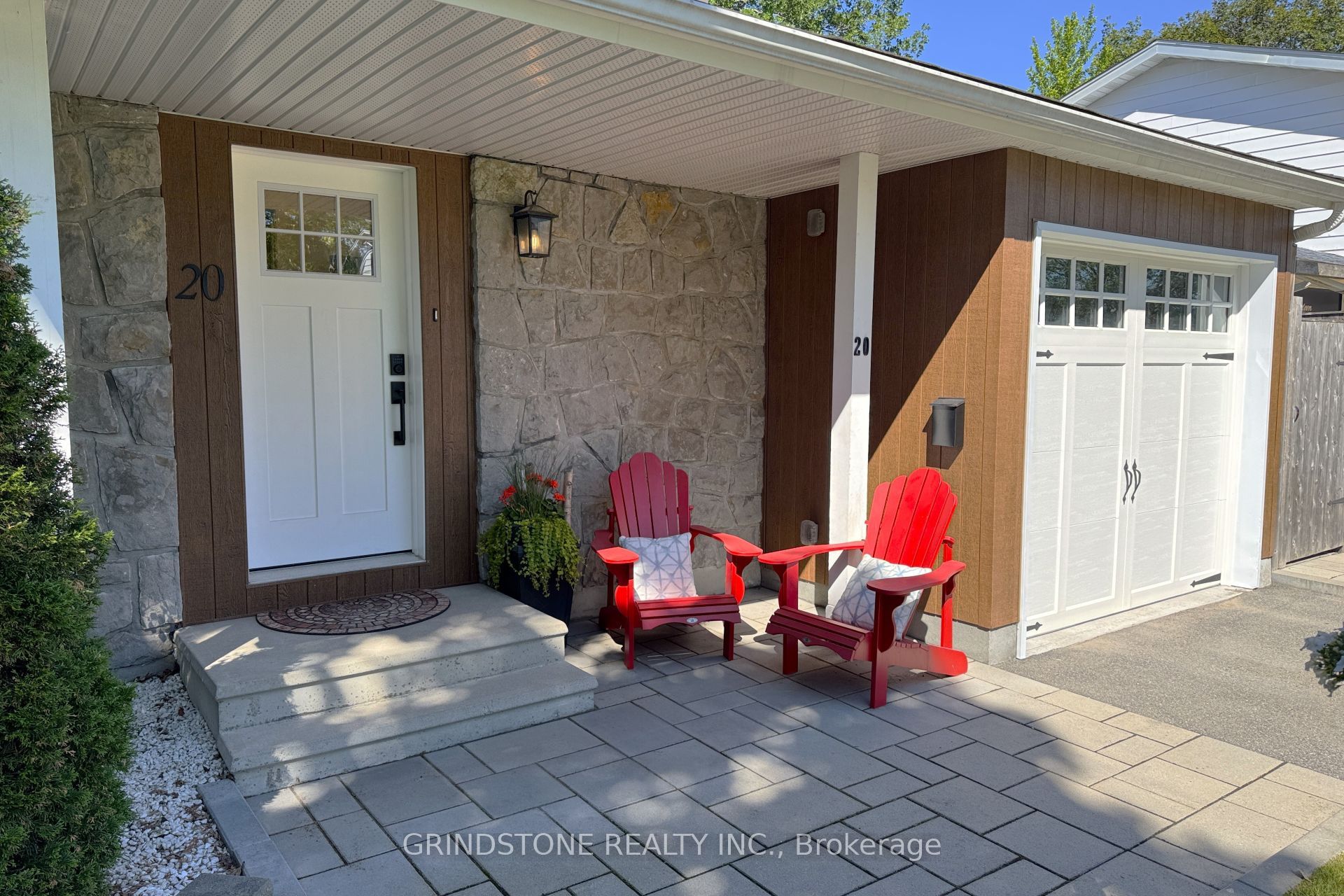 20 Lavina Crescent, South of Baseline to Knoxdale, ON K2H 7P2 photo 3