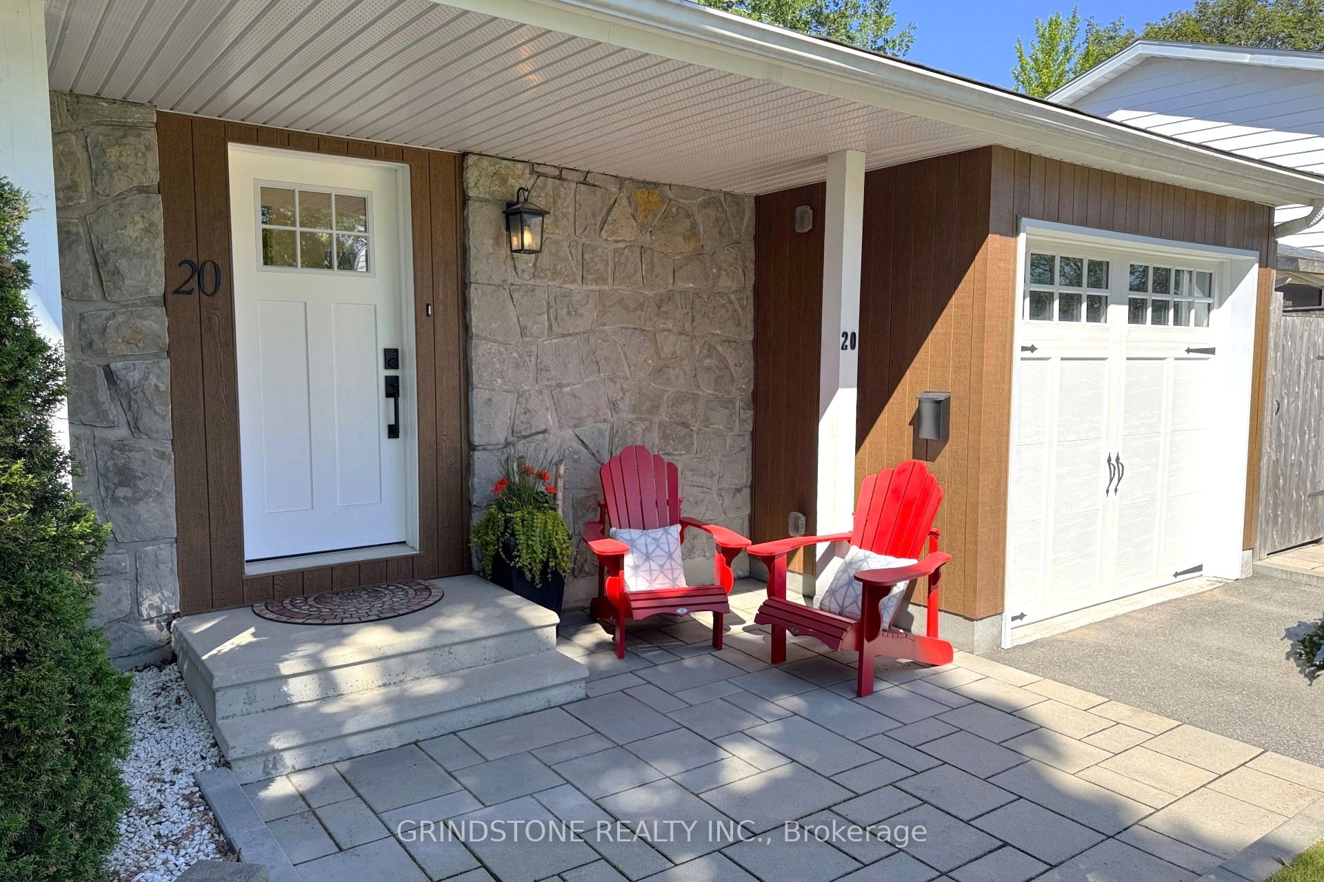 20 Lavina Crescent, South of Baseline to Knoxdale, ON K2H 7P2 photo 4