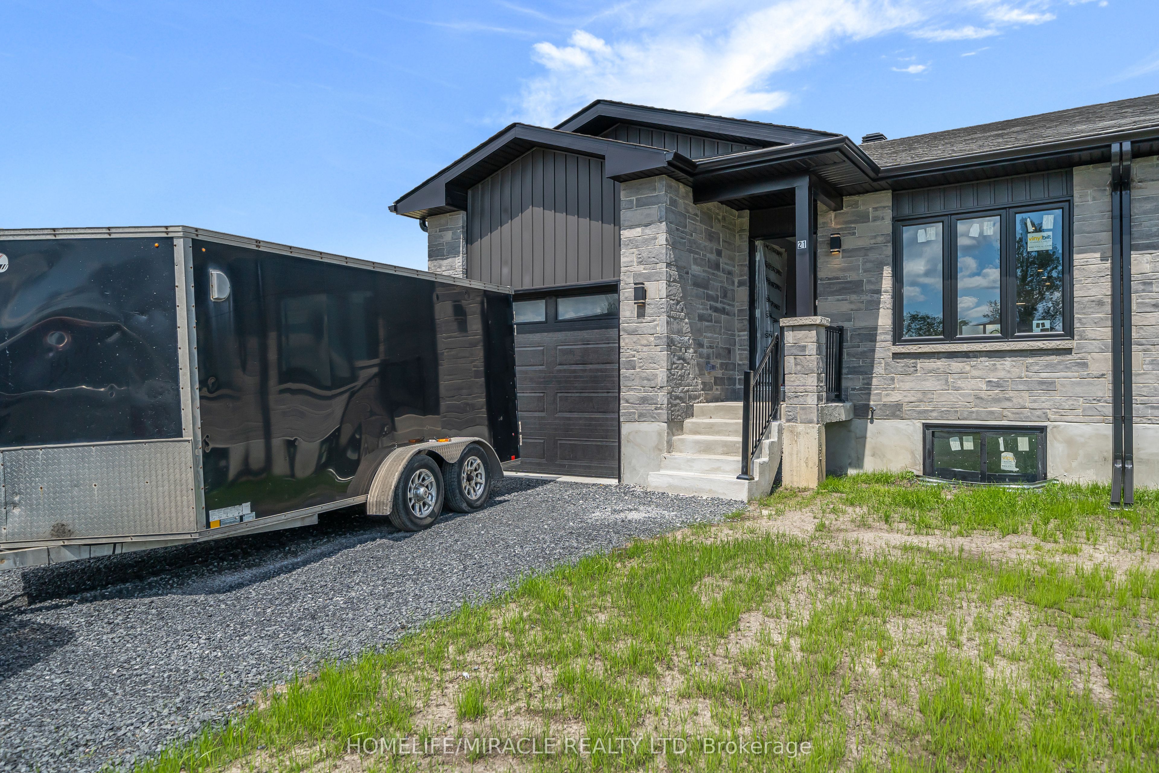 21 Portland Drive Main, Cornwall, ON K6H 0J4 photo 2