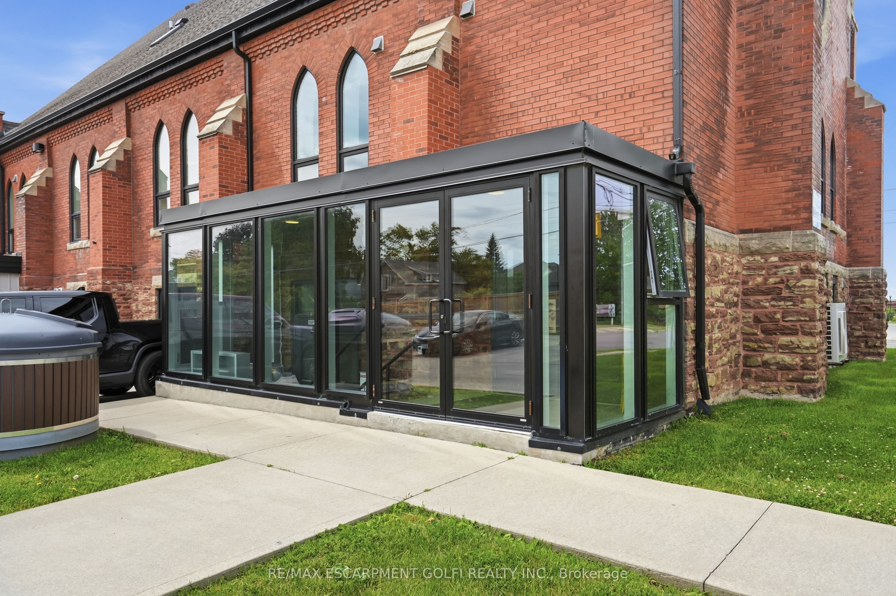 405 Merritt Street 8, St. Catharines, ON L2P 1P5 photo 4