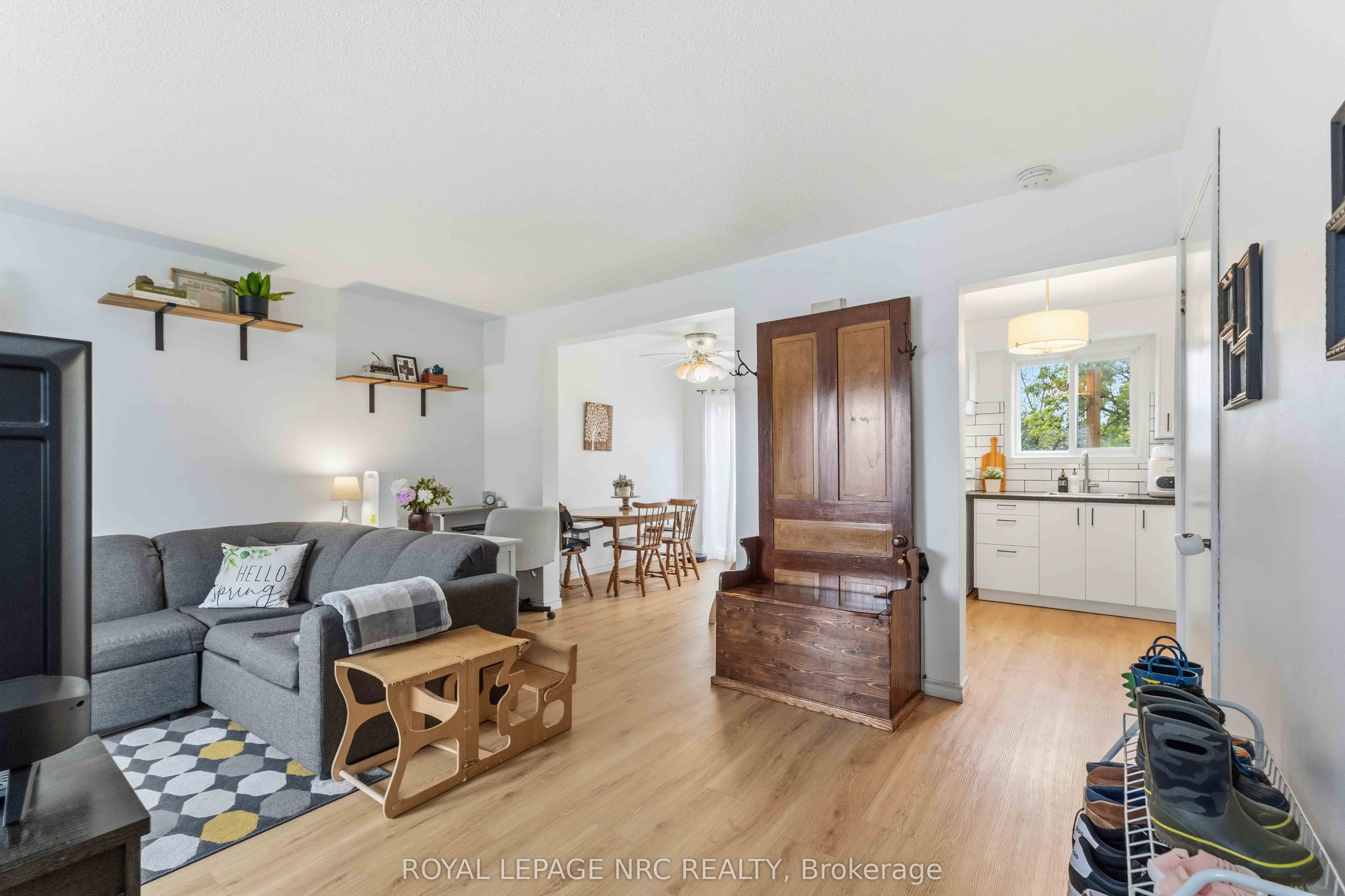 27 Canterbury Drive, St. Catharines, ON L2P 3M6 photo 3
