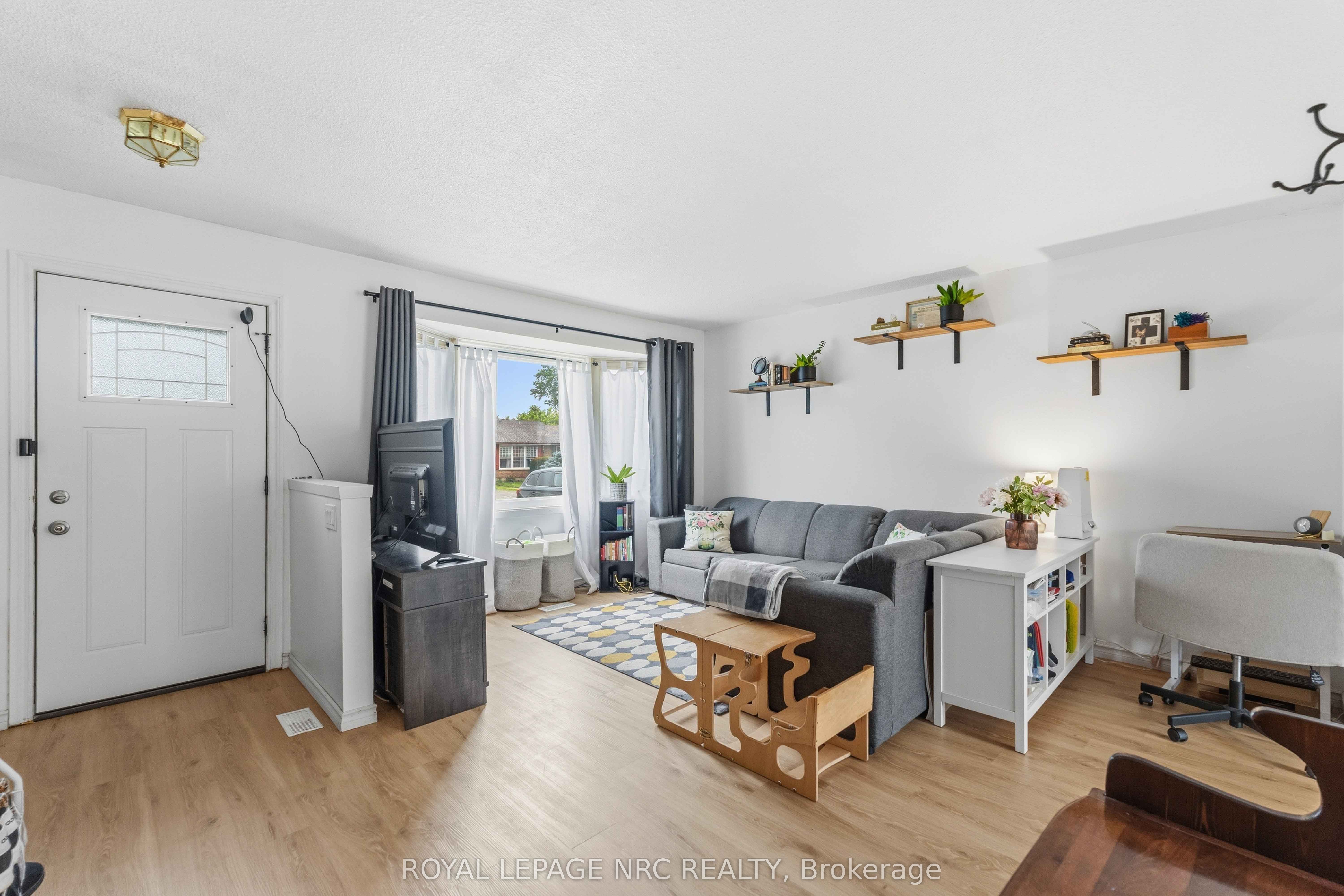 27 Canterbury Drive, St. Catharines, ON L2P 3M6 photo 4