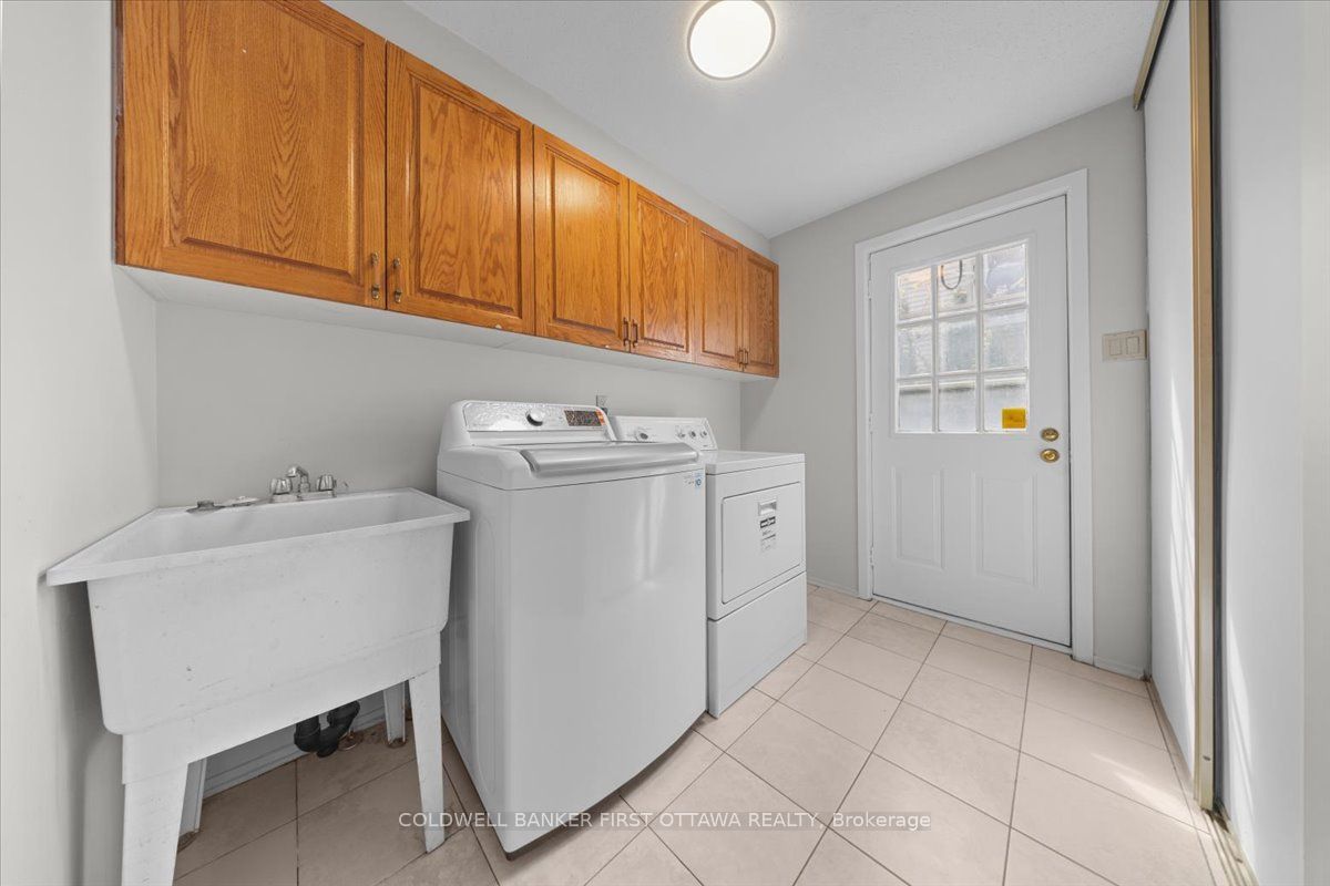 1841 Thistleleaf Crescent, Orleans - Convent Glen and Area, ON K1C 5W8 photo 5