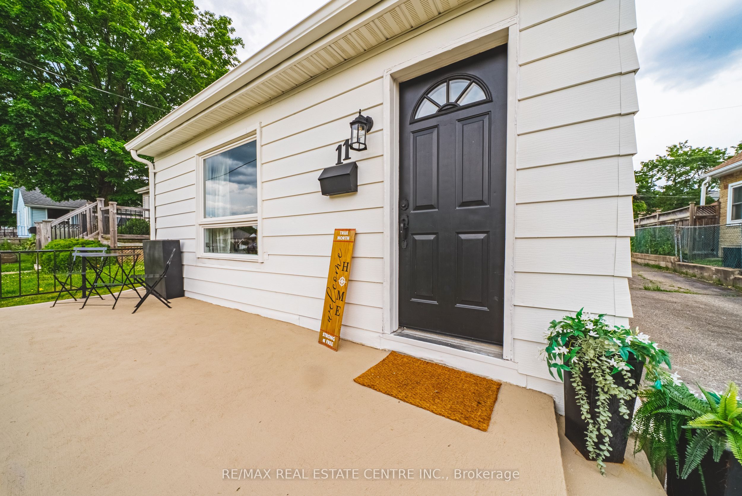 11 Broadview Crescent, Cambridge, ON N1R 3V6