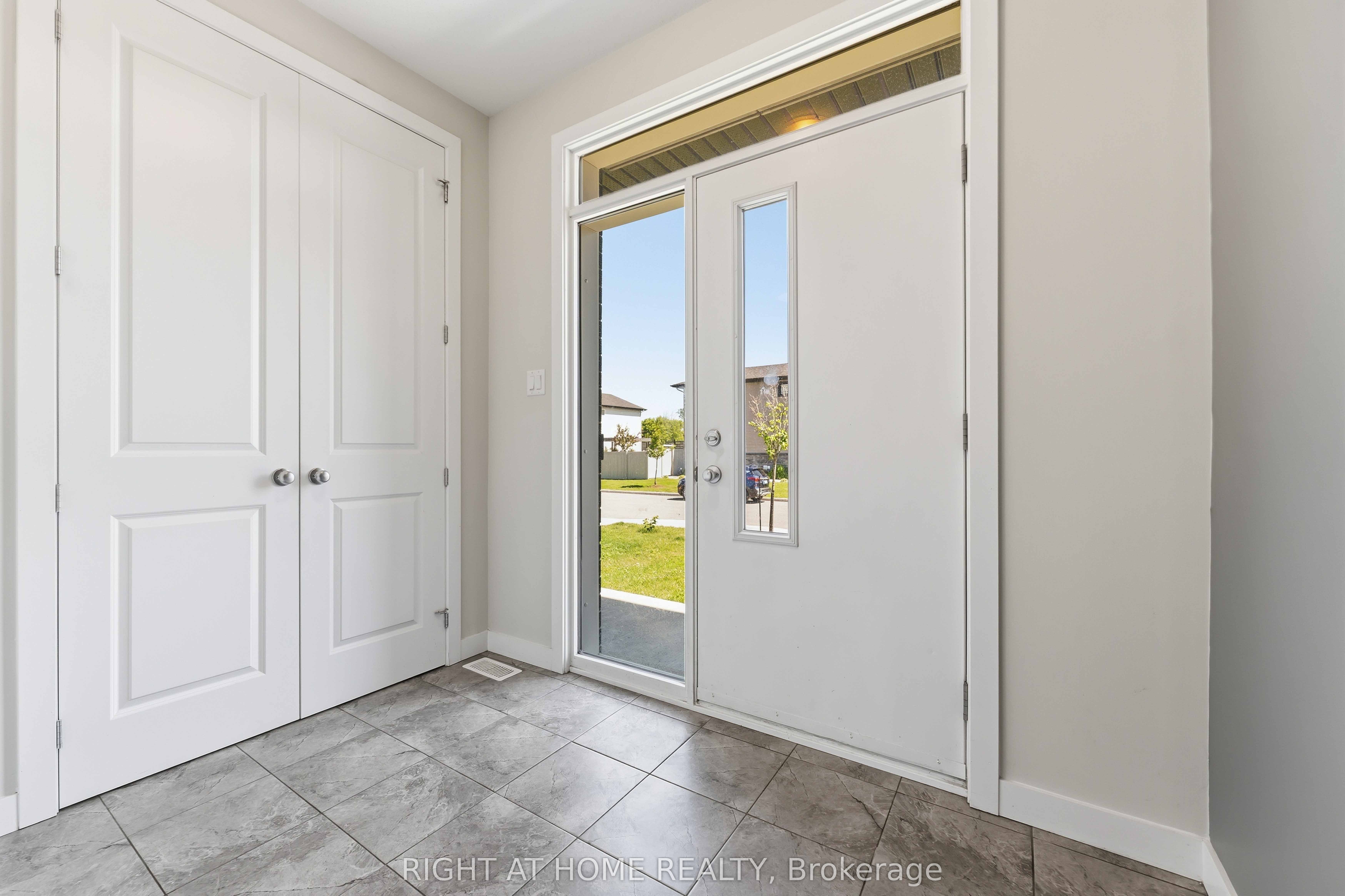 730 Kirkham Crescent, Stittsville - Munster - Richmond, ON K0A 2Z0 photo 3