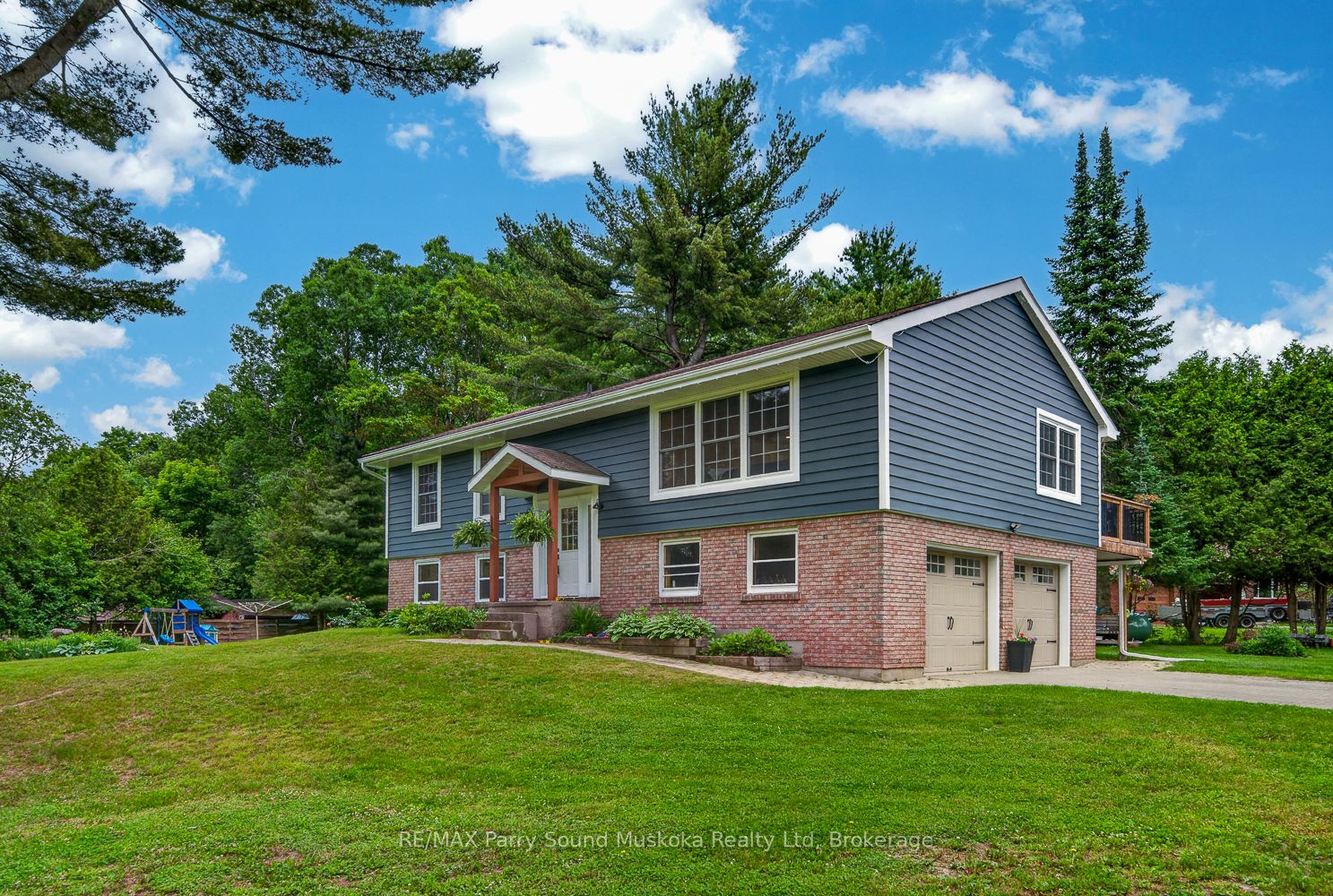 109 North Road N, McDougall, ON P2A 2W9