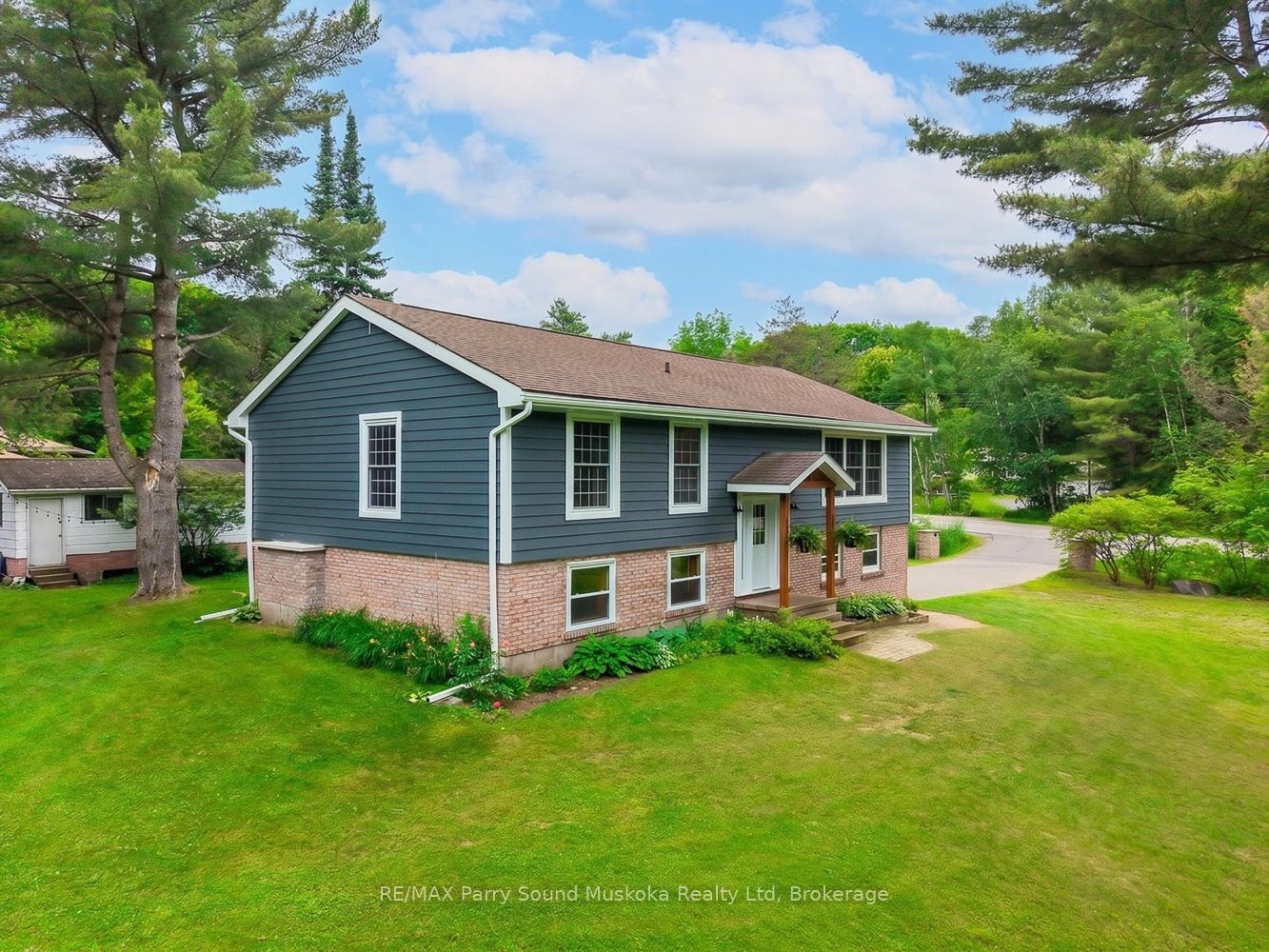 109 North Road N, McDougall, ON P2A 2W9 photo 3