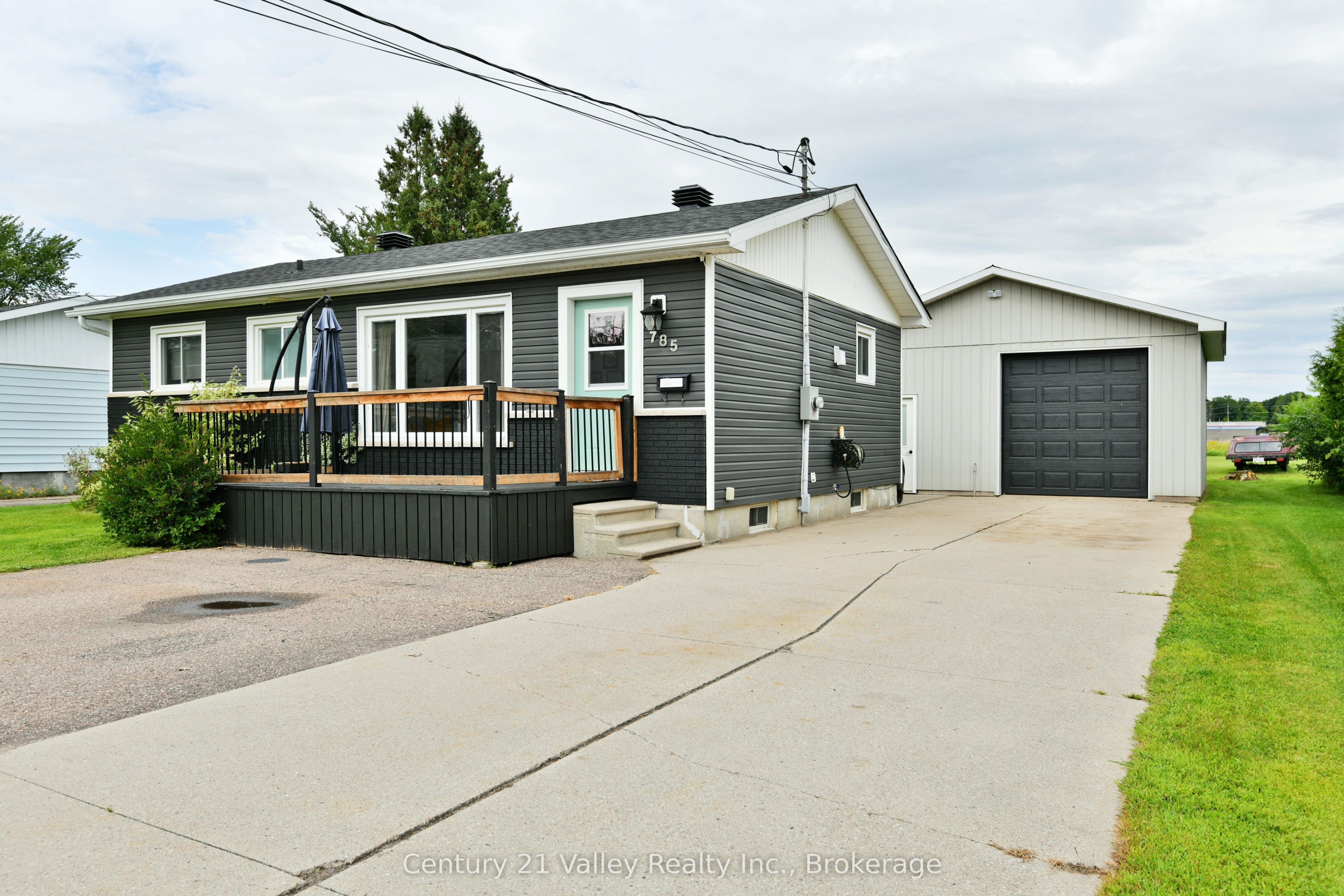 785 Eighth Street, Renfrew, ON K7V 1B5
