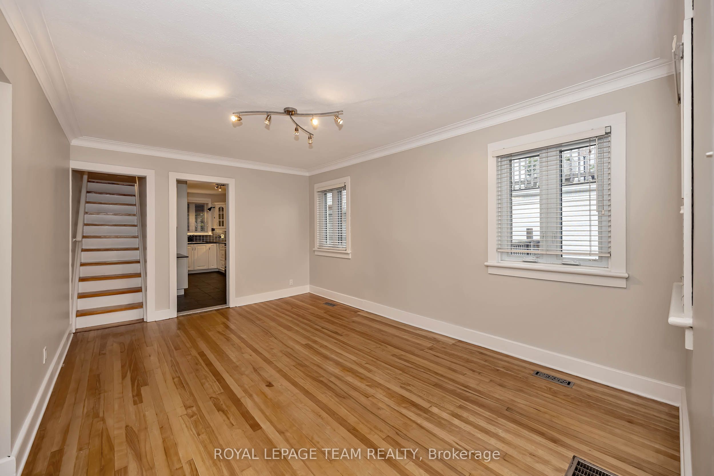4 Queen Mary Street, Overbrook - Castleheights and Area, ON K1K 1Y2 photo 5