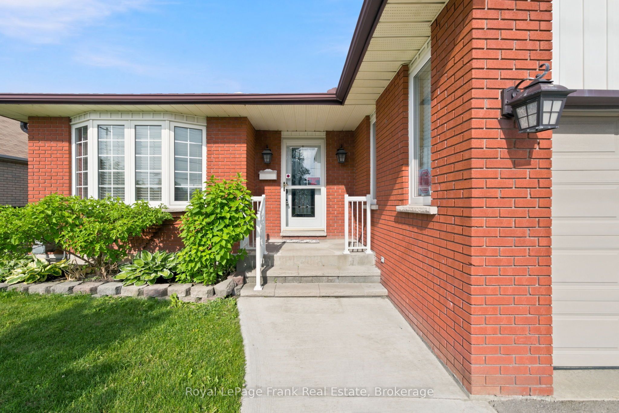 126 Angeline Street S, Kawartha Lakes, ON K9V 3L6 photo 2