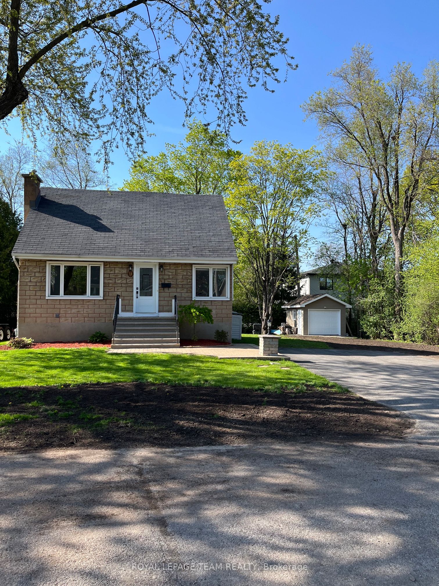 9 & 7 Tower Road, Meadowlands - Crestview and Area, ON K2G 2E2 photo 2