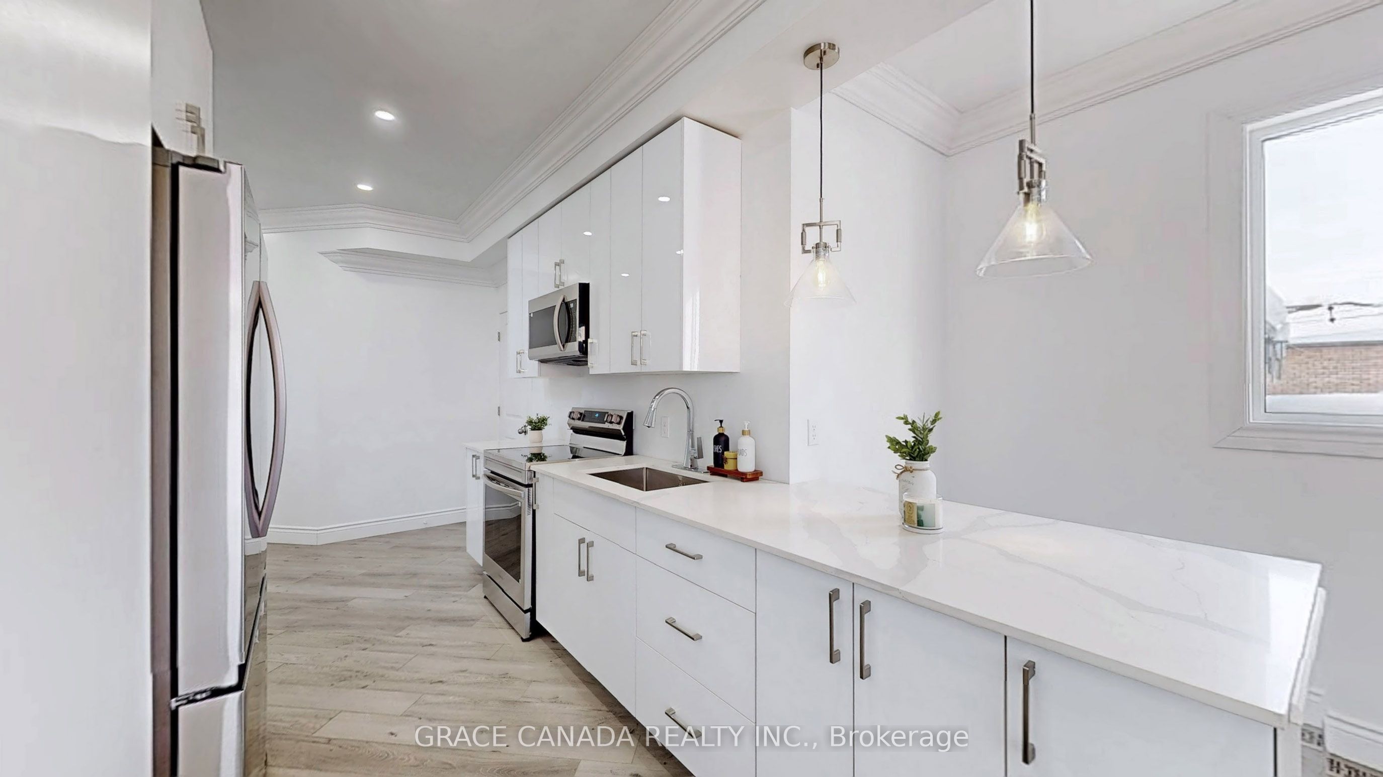 85 Albany Avenue, Hamilton, ON L8H 2H4 photo 2