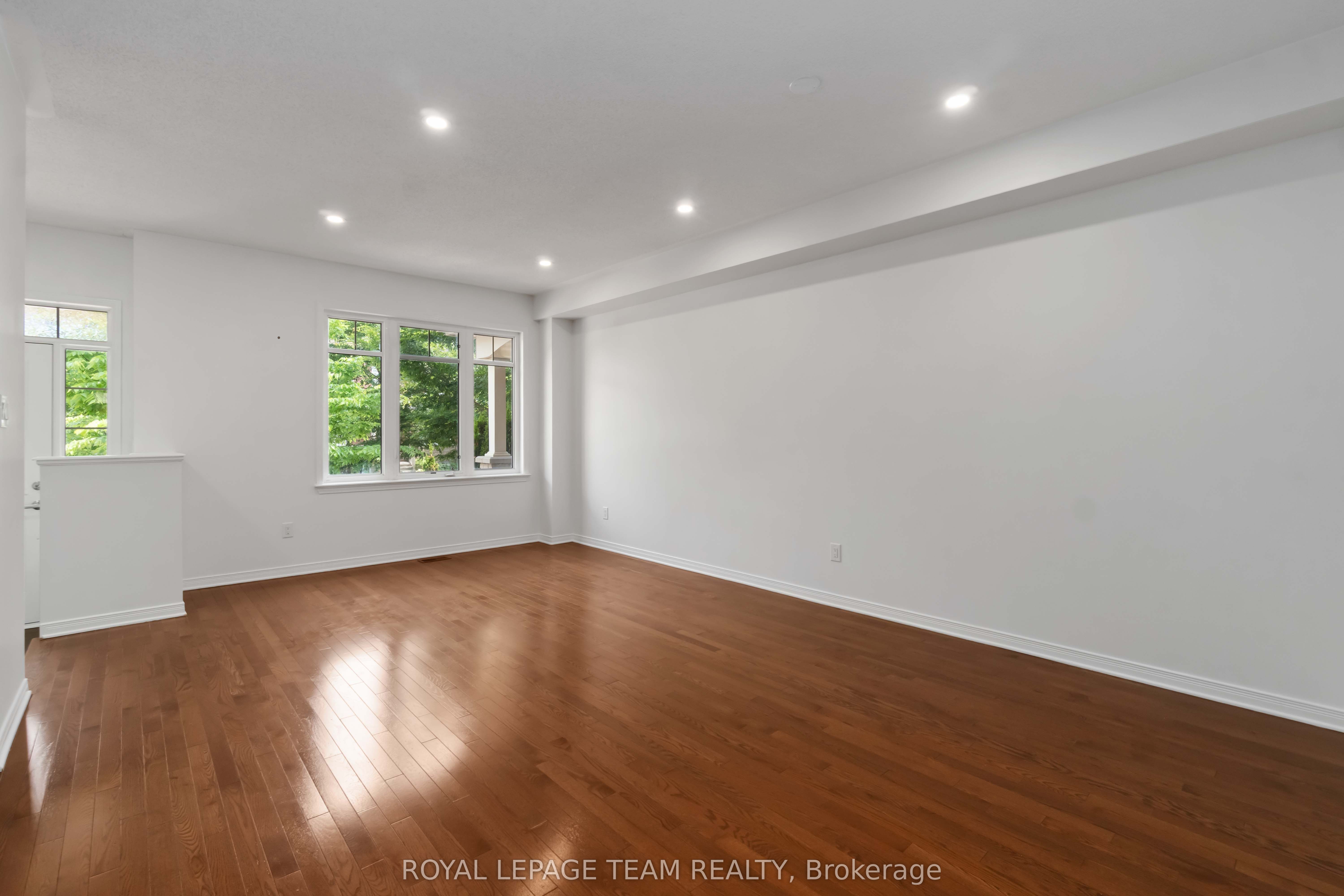 349 SWEETFLAG Street, Barrhaven, ON K2J 5A3 photo 5