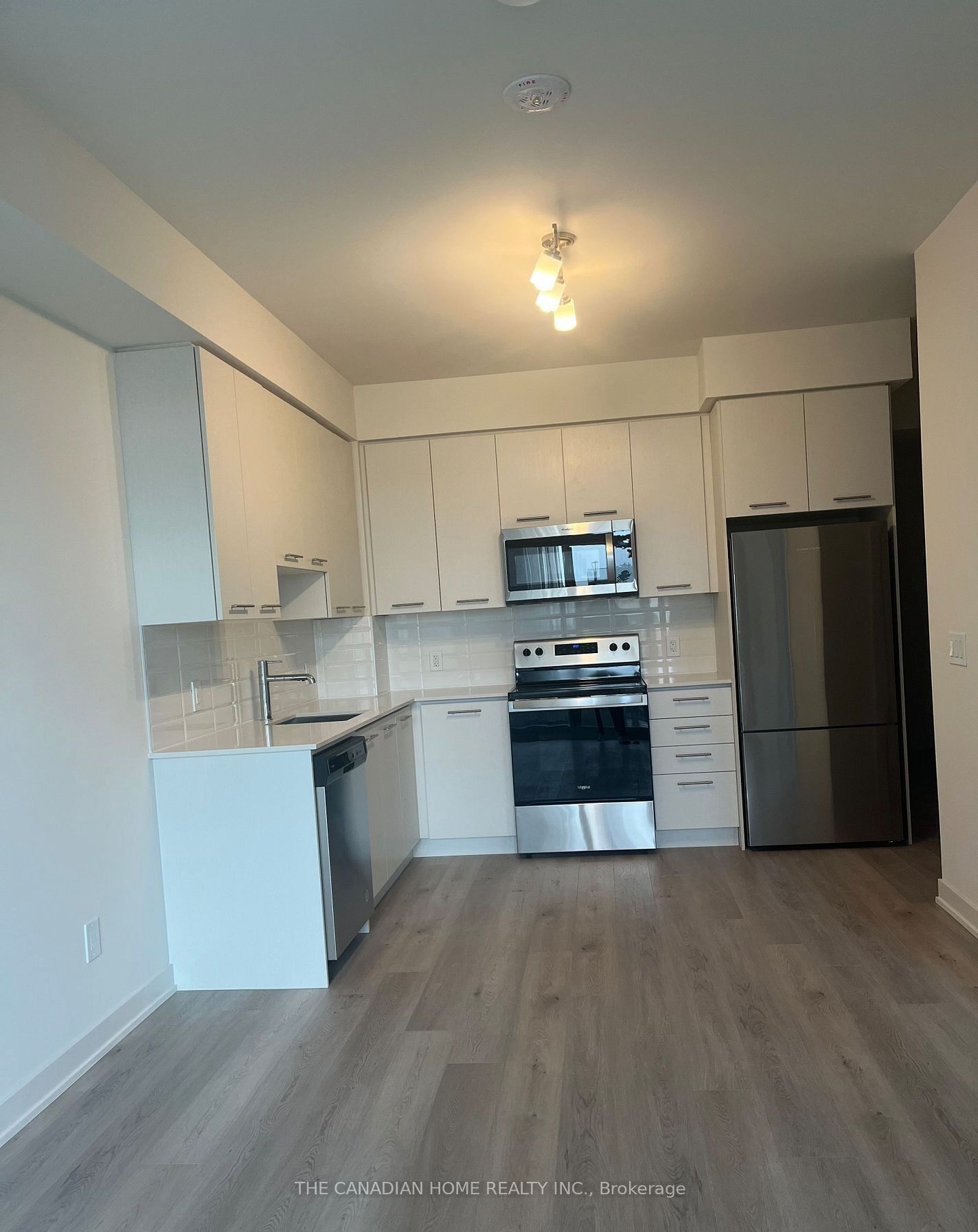 385 WINSTON Road W 204, Grimsby, ON L3M 0J2 photo 4