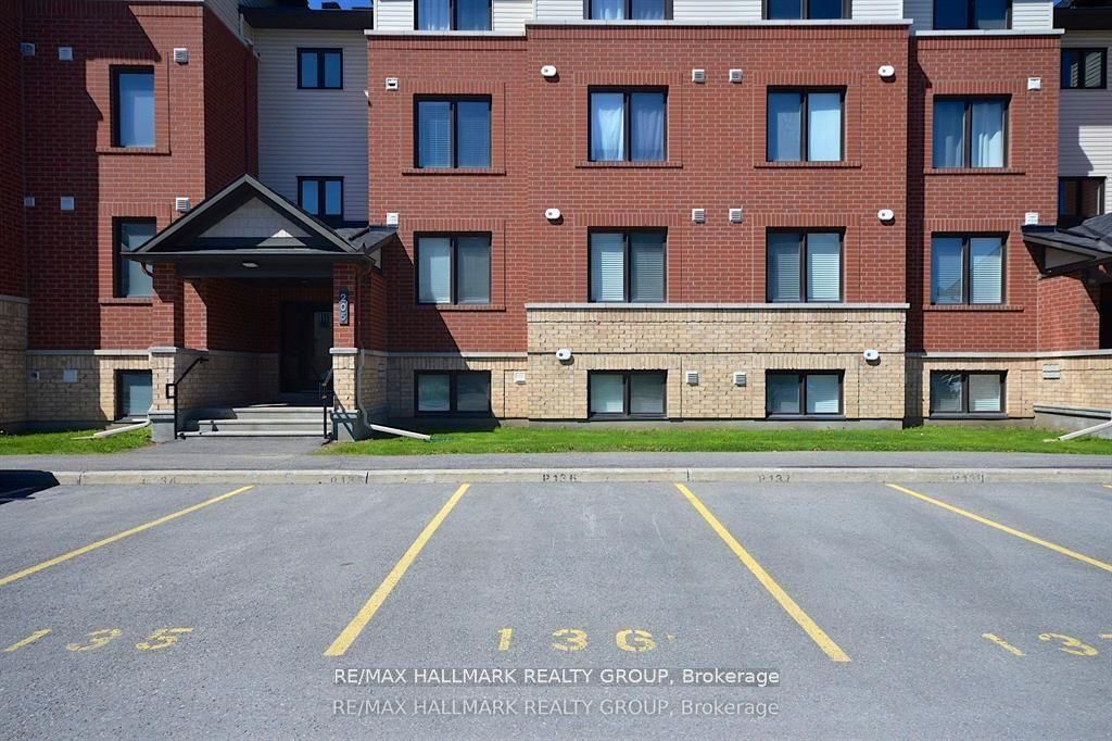 205 BLUESTONE Private 2, Orleans - Cumberland and Area, ON K4A 0X7 photo 2