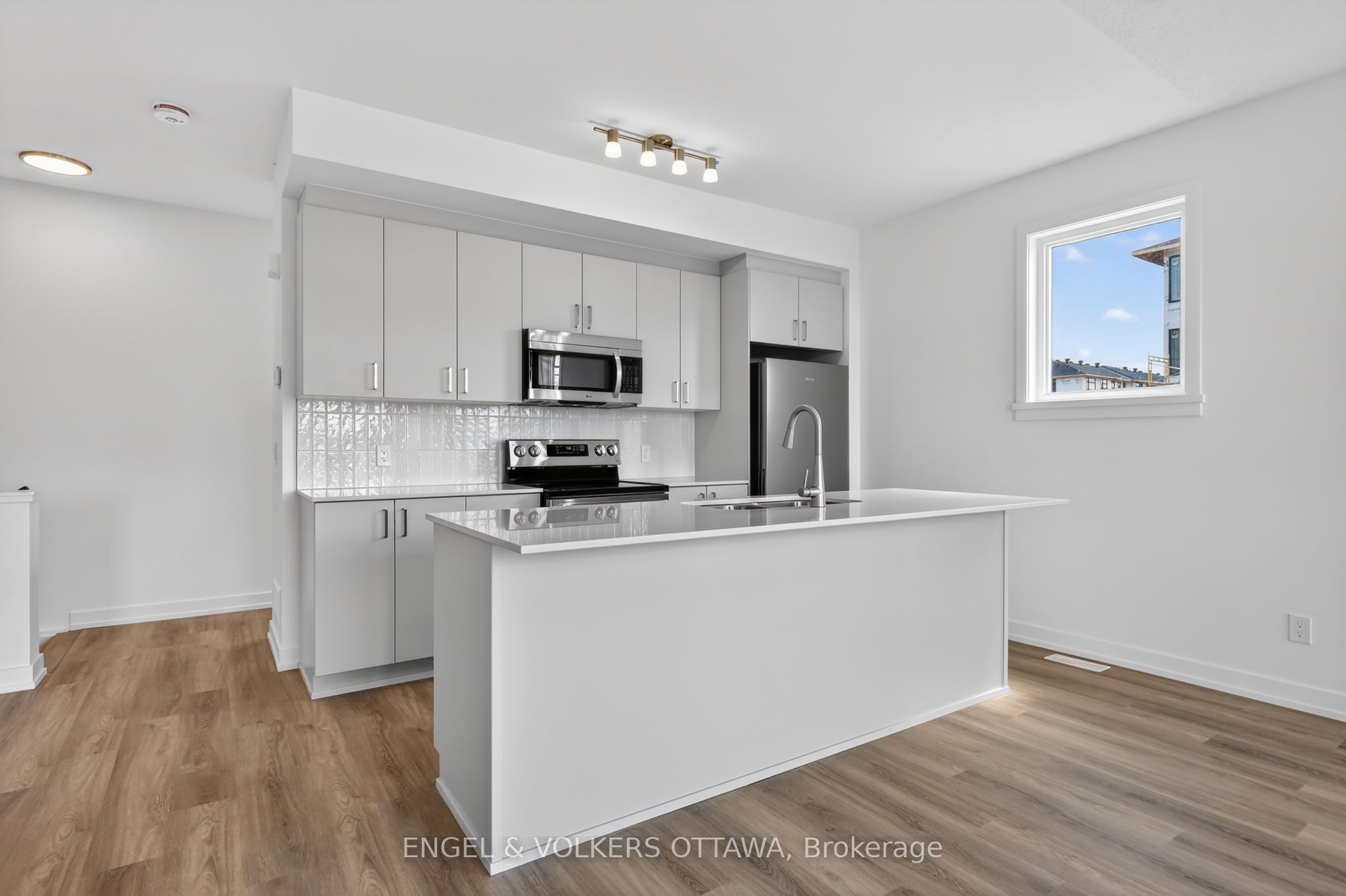 120 Stardust Private, Leitrim, ON K1T 3W6 photo 3