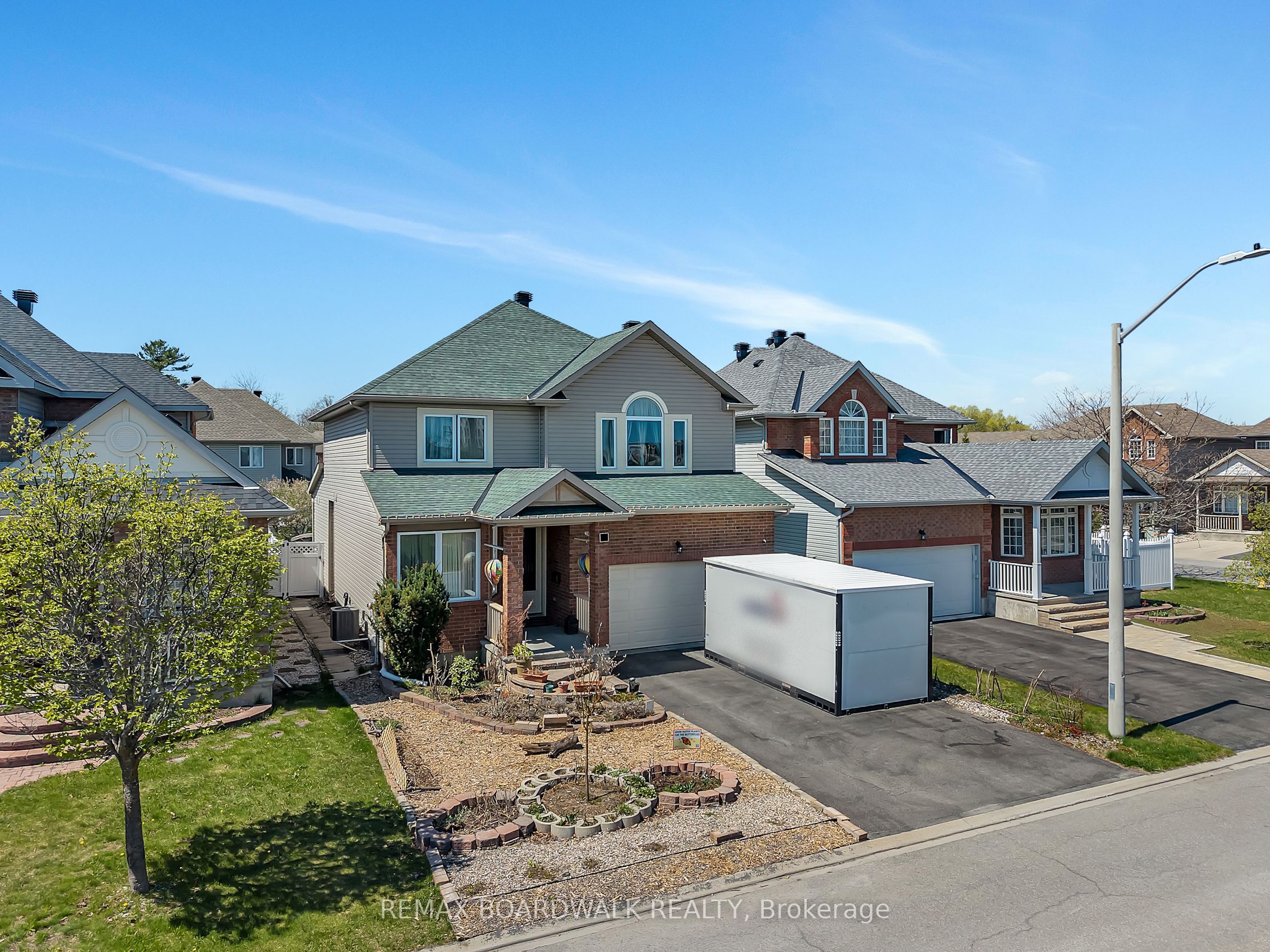 102 Mosswood Court, Hunt Club - Windsor Park Village and Area, ON K1V 0N6 photo 2