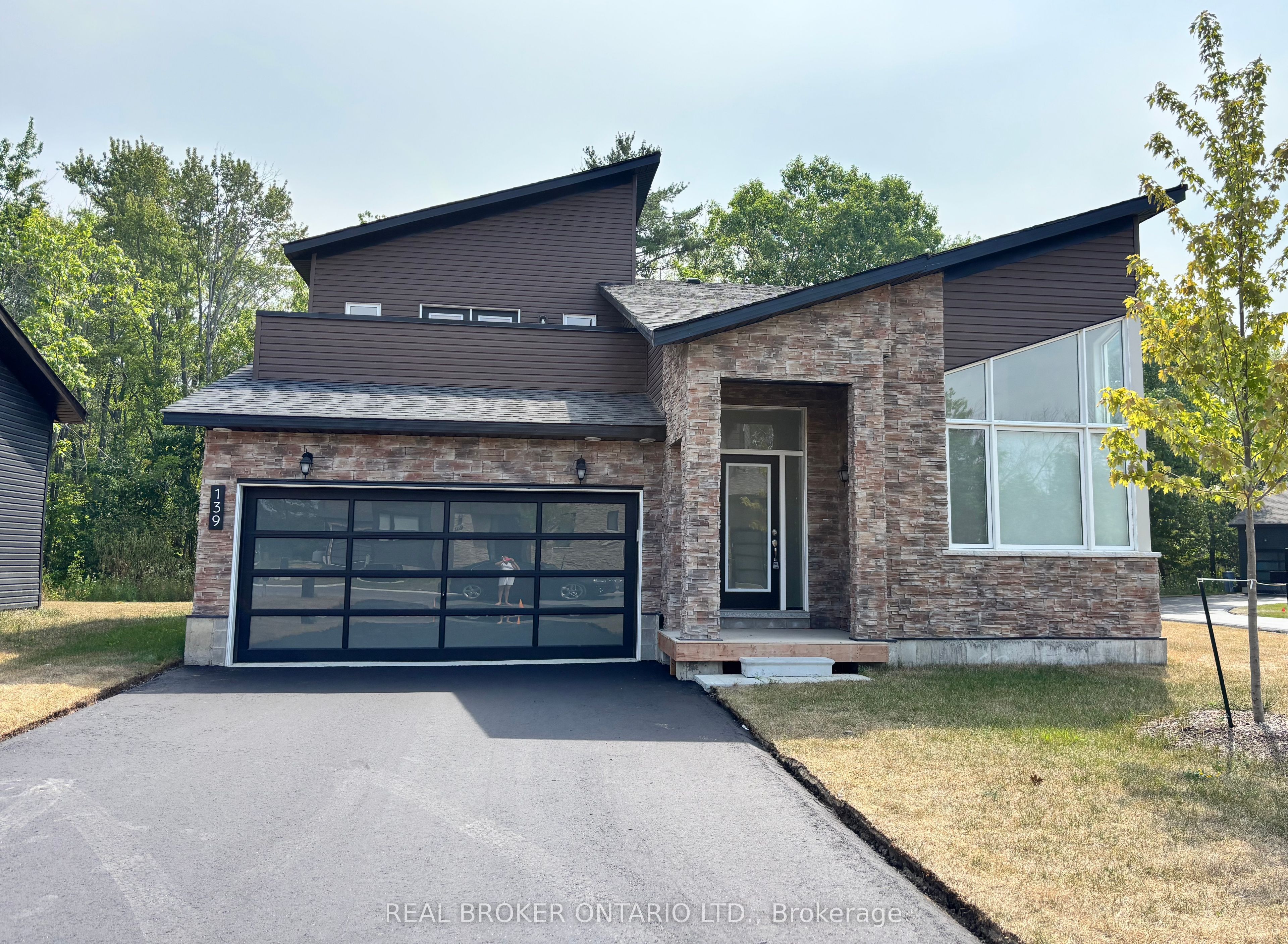 139 Marina Village Drive, Georgian Bay, ON L0K 1S0 photo 2