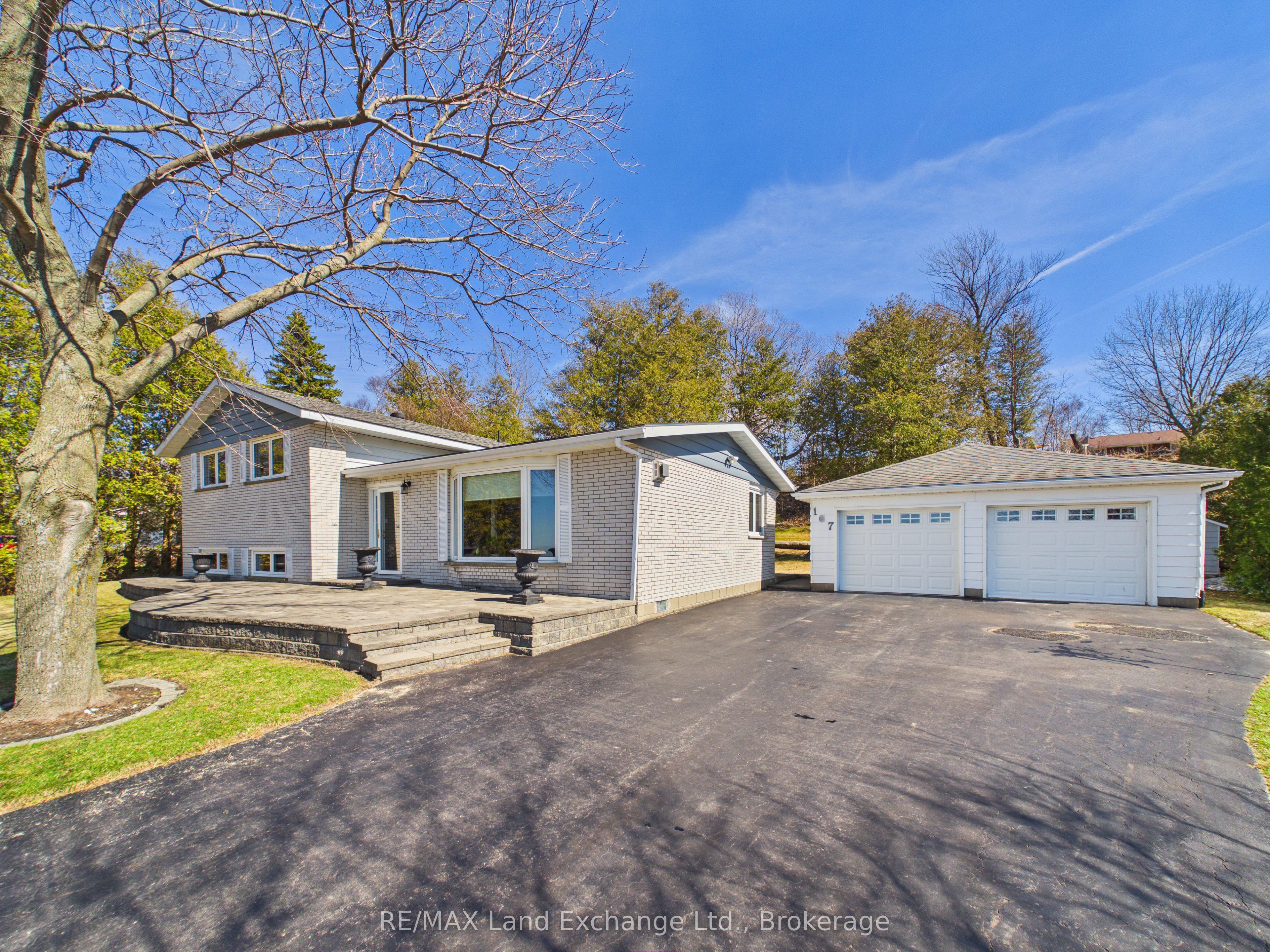 28 Penetangore Row S, Huron-Kinloss, ON N2Z 2N7