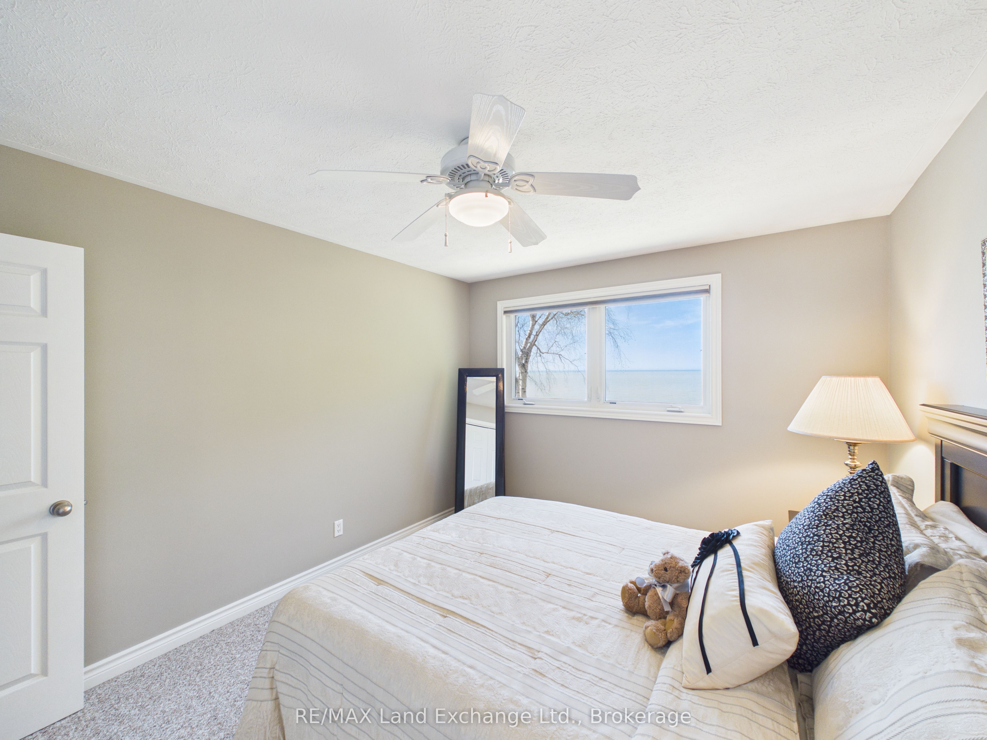 28 Penetangore Row S, Huron-Kinloss, ON N2Z 2N7 photo 5