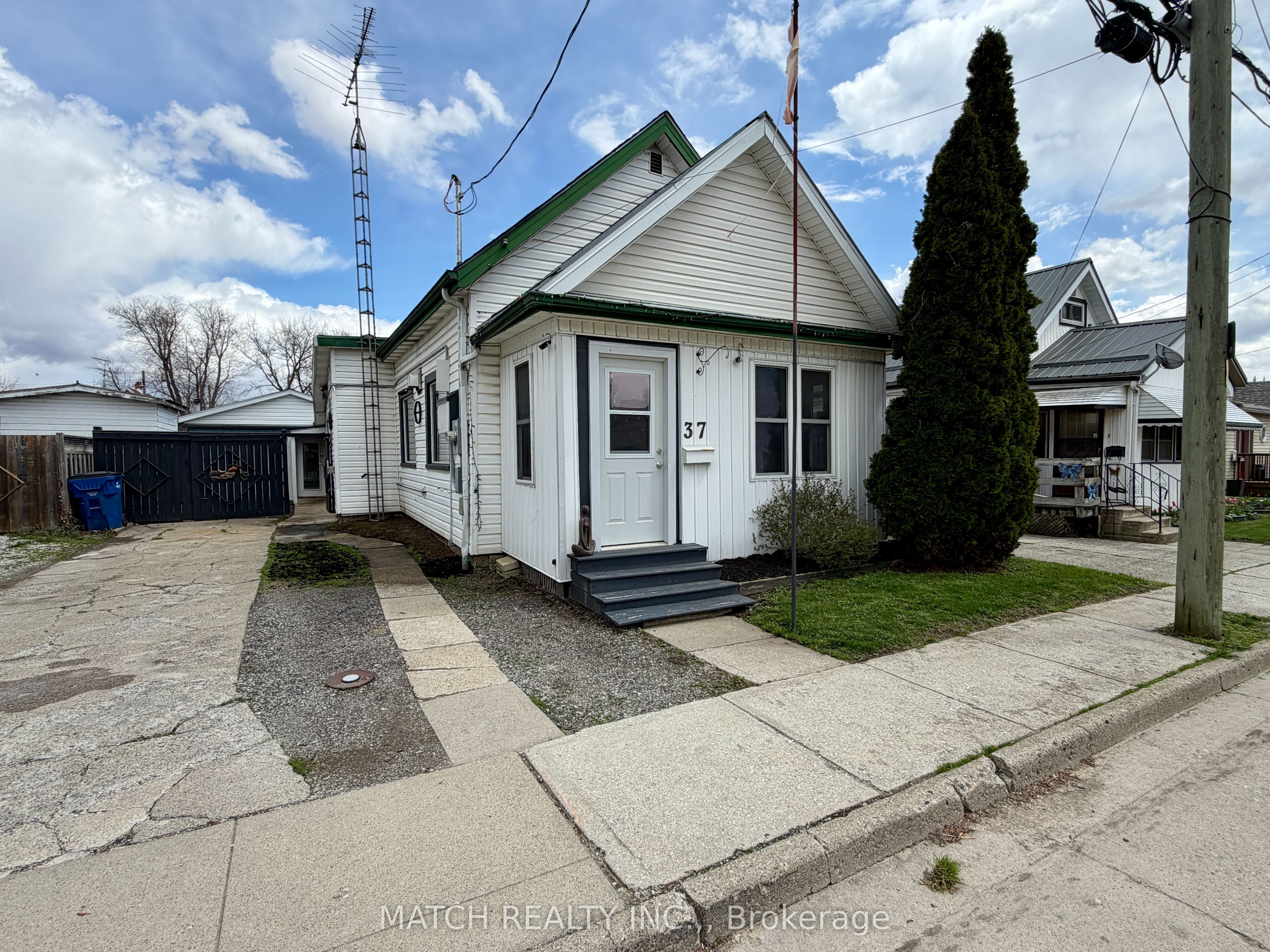 37 Foster Street, Chatham-Kent, ON N7M 4N4 photo 2