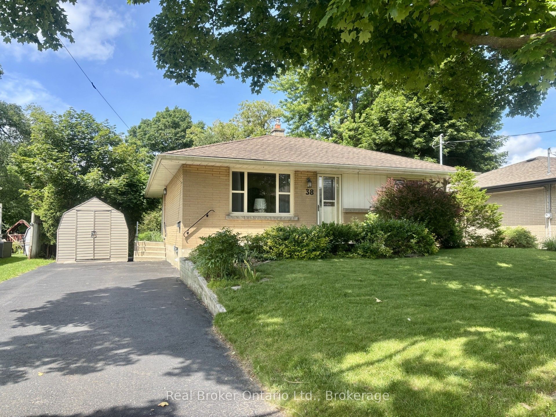38 Aileen Drive, Woodstock, ON N4S 4A1