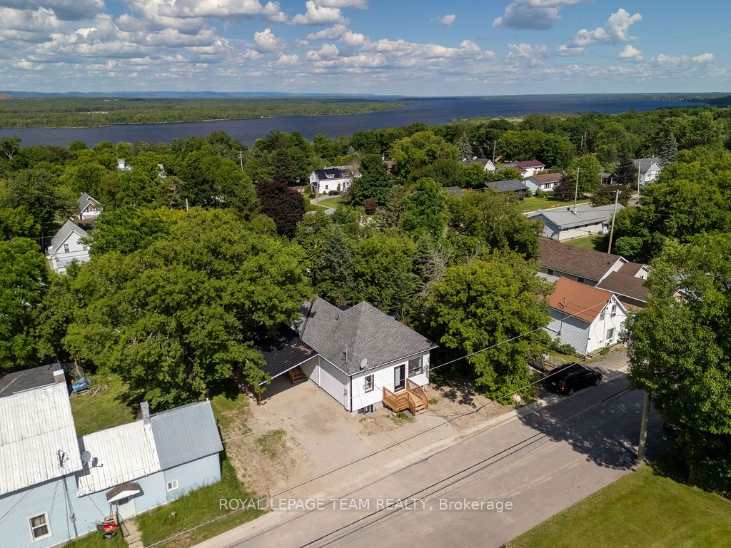 29 Gillies Street, McNab/Braeside, ON K0A 1G0 photo 2