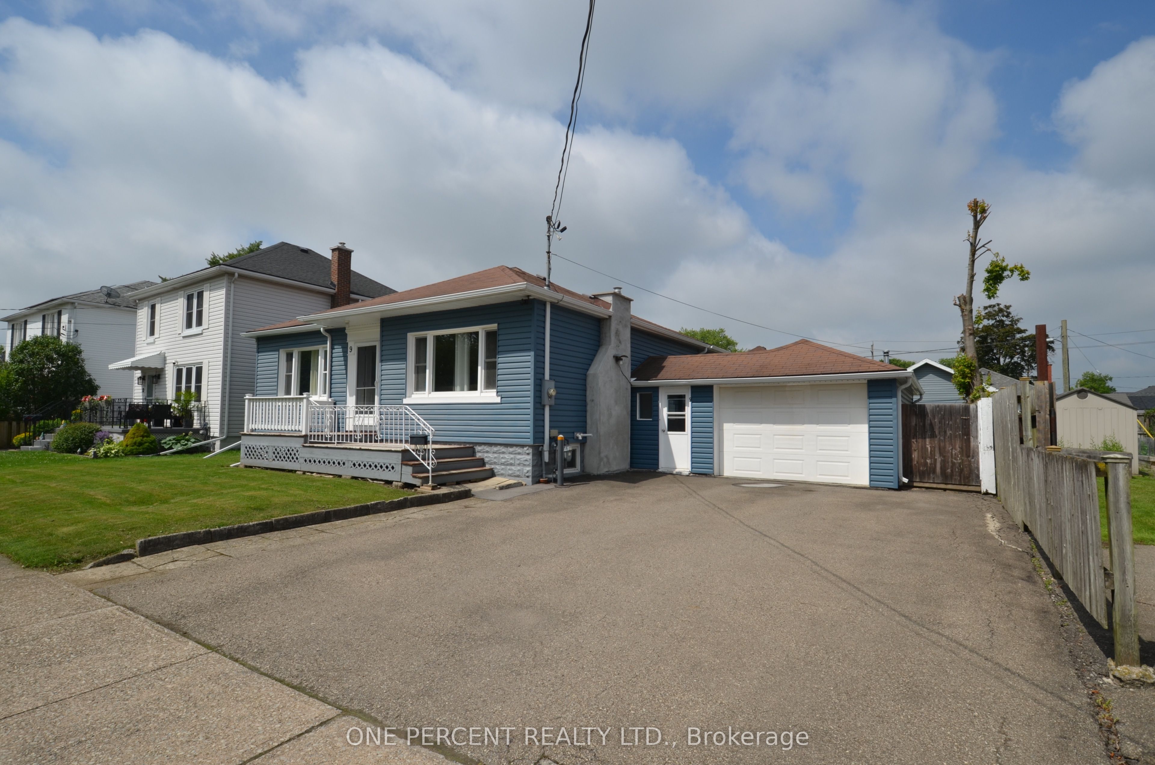 9 Lyons Avenue, Welland, ON L3B 1L8