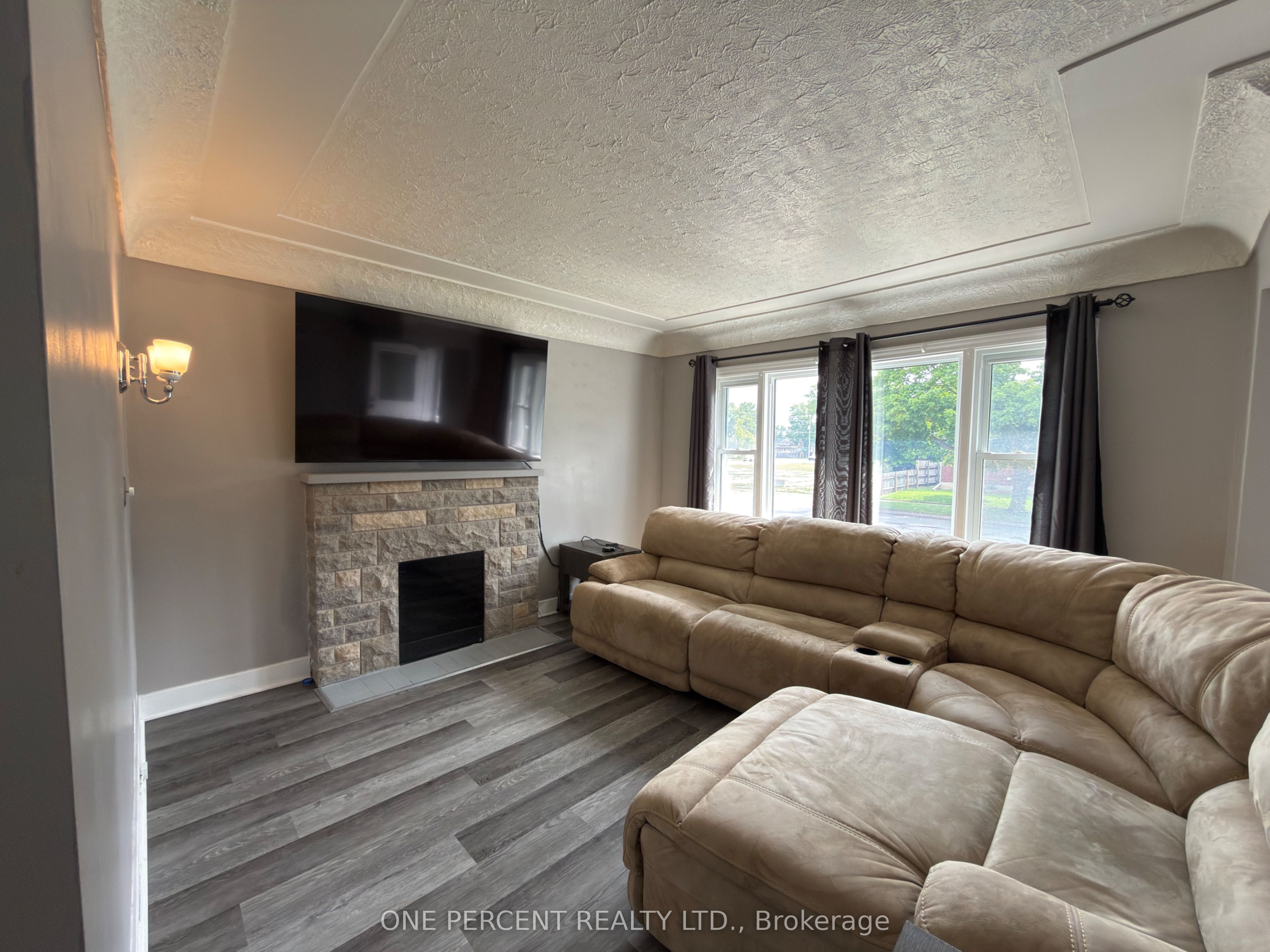 9 Lyons Avenue, Welland, ON L3B 1L8 photo 2