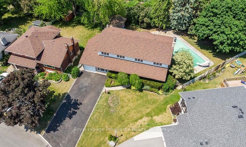 35 Patrick Street, Quinte West, ON K8V 4B4 photo 2