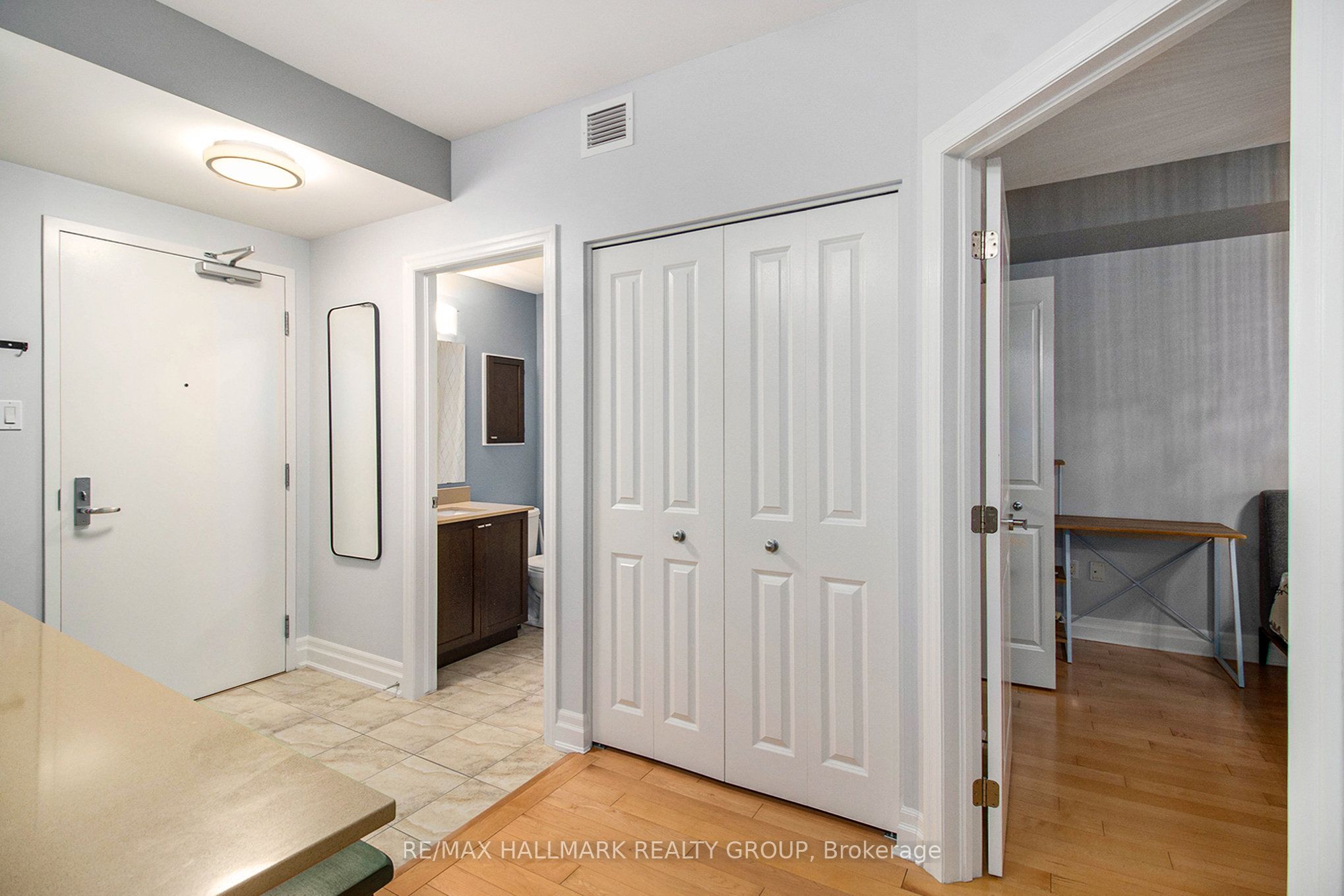 90 LANDRY Street 310, Vanier and Kingsview Park, ON K1L 0A9 photo 3