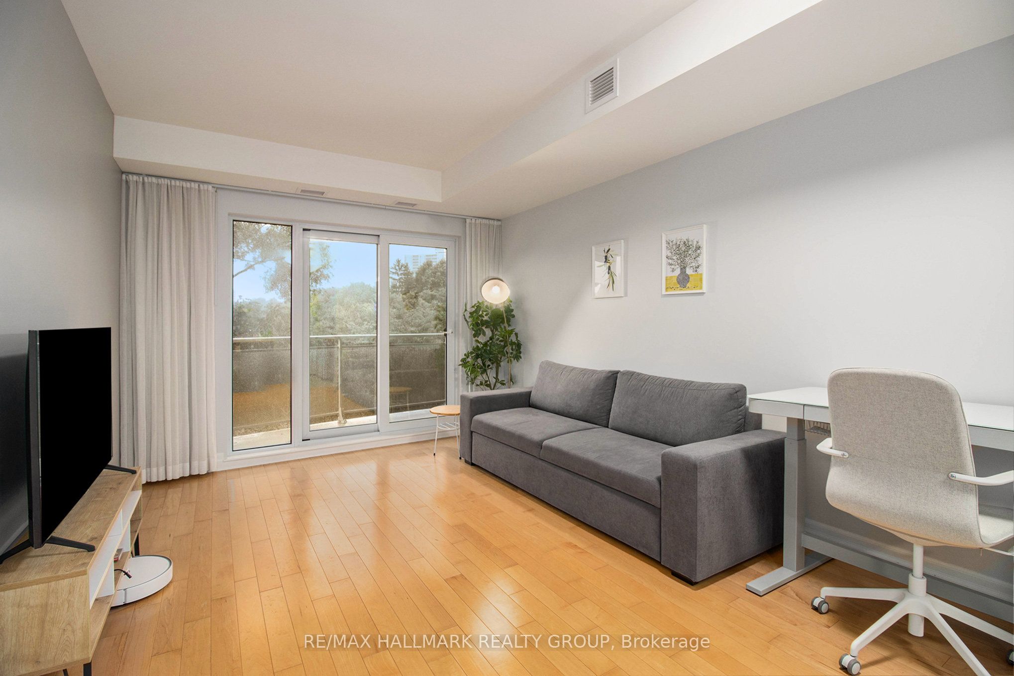 90 LANDRY Street 310, Vanier and Kingsview Park, ON K1L 0A9 photo 4