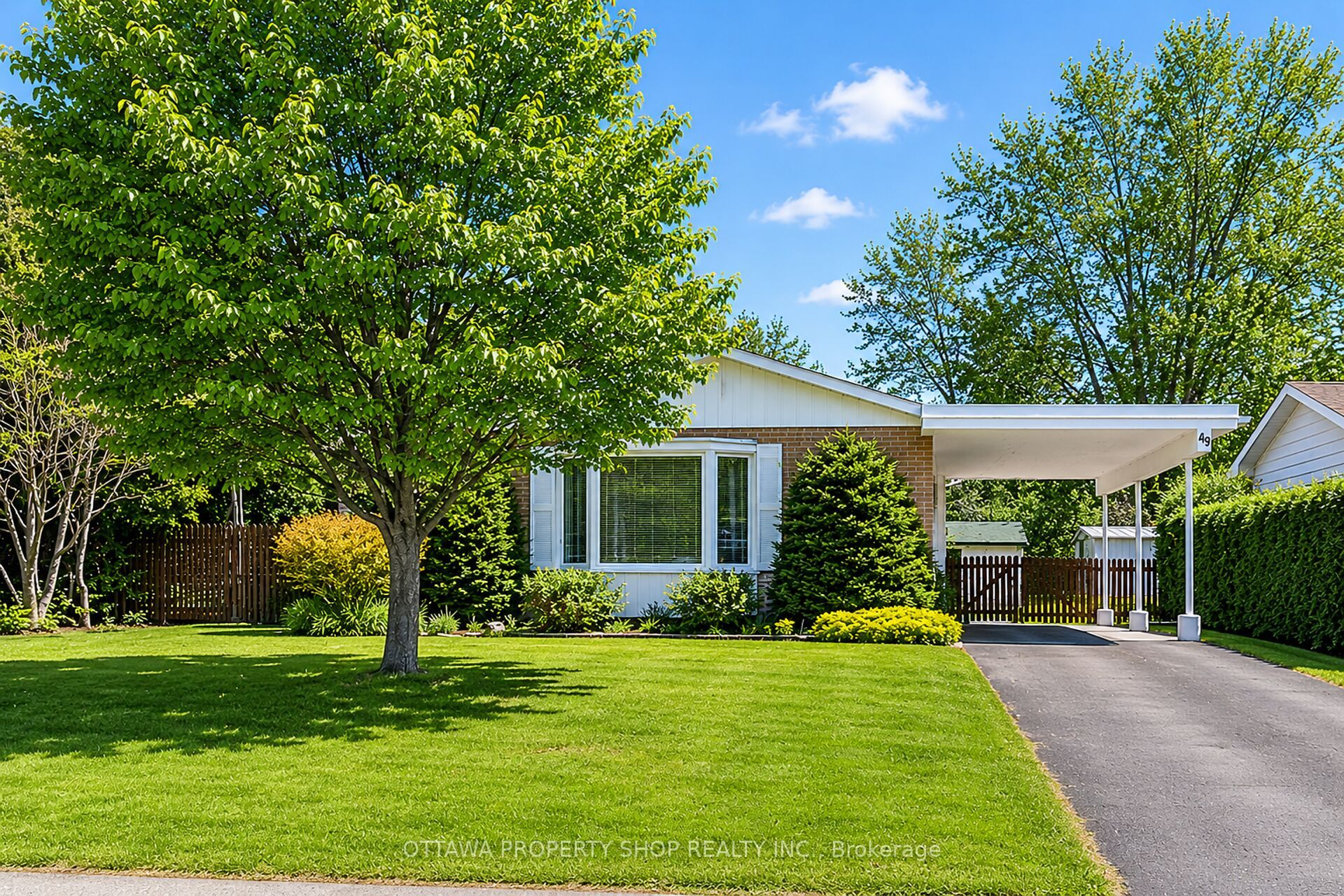 49 Country Lane, Kanata, ON K2L 1H9
