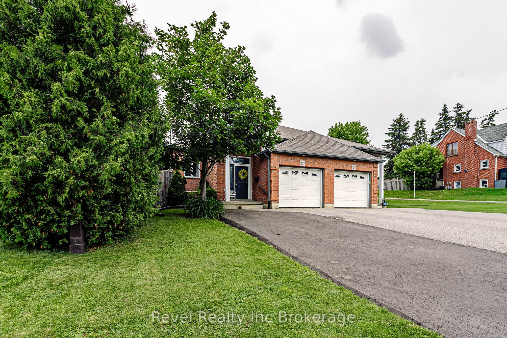 107 King Street E, Ingersoll, ON N5C 1G8 photo 2