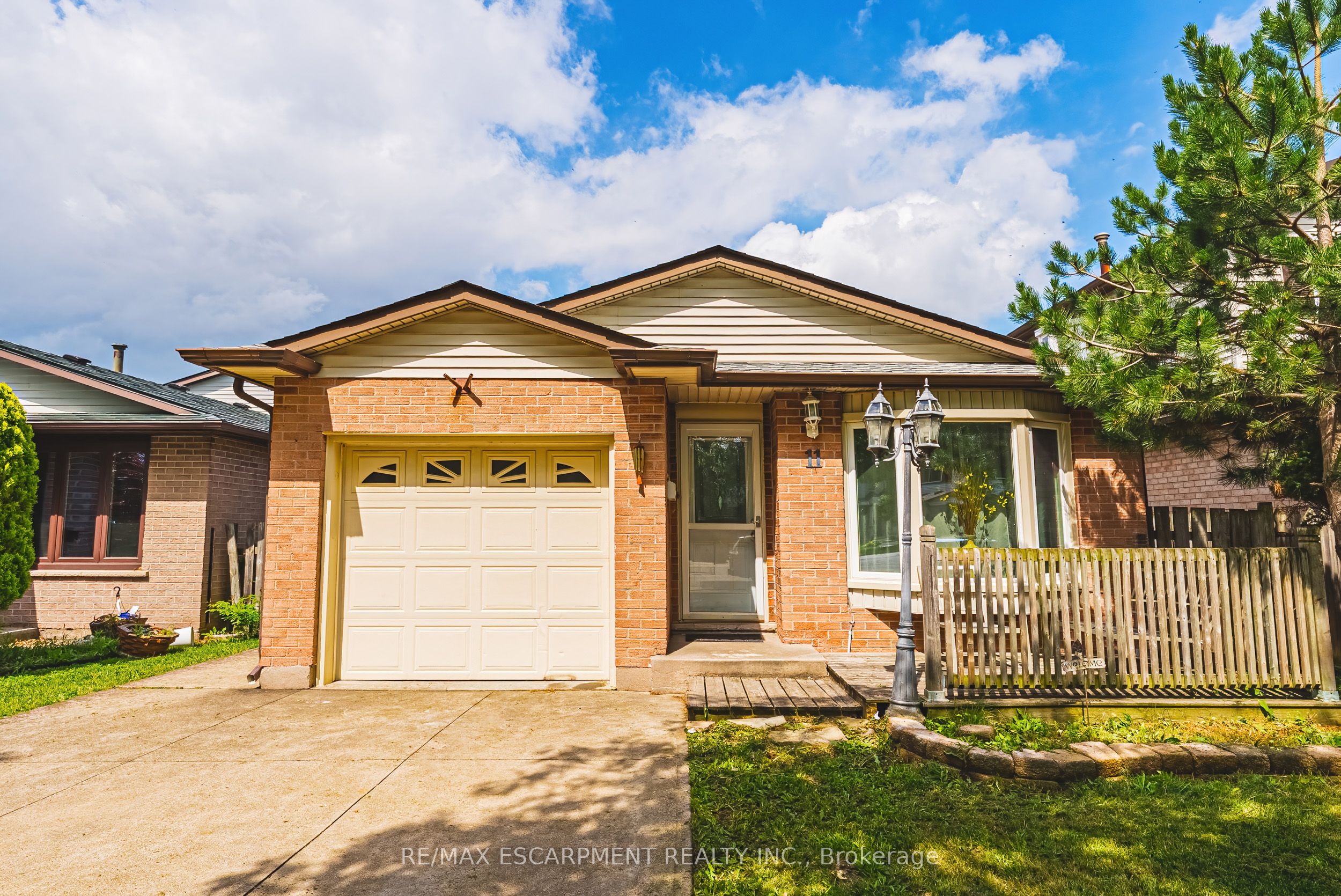 11 Drakes Drive, Hamilton, ON L8E 4G4 photo 3