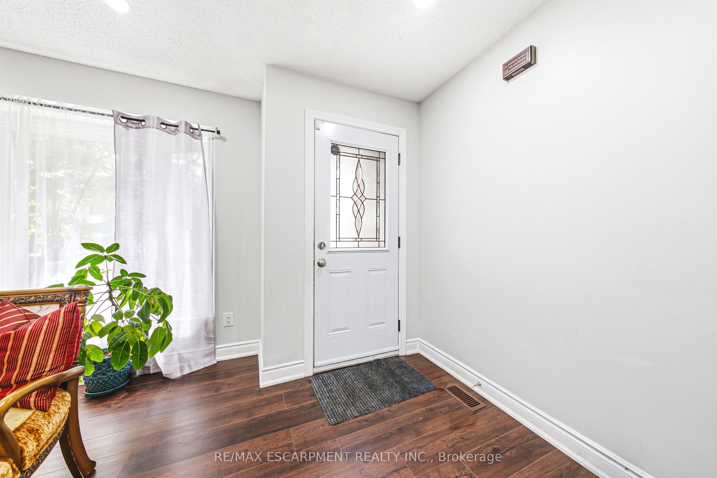 11 Drakes Drive, Hamilton, ON L8E 4G4 photo 5