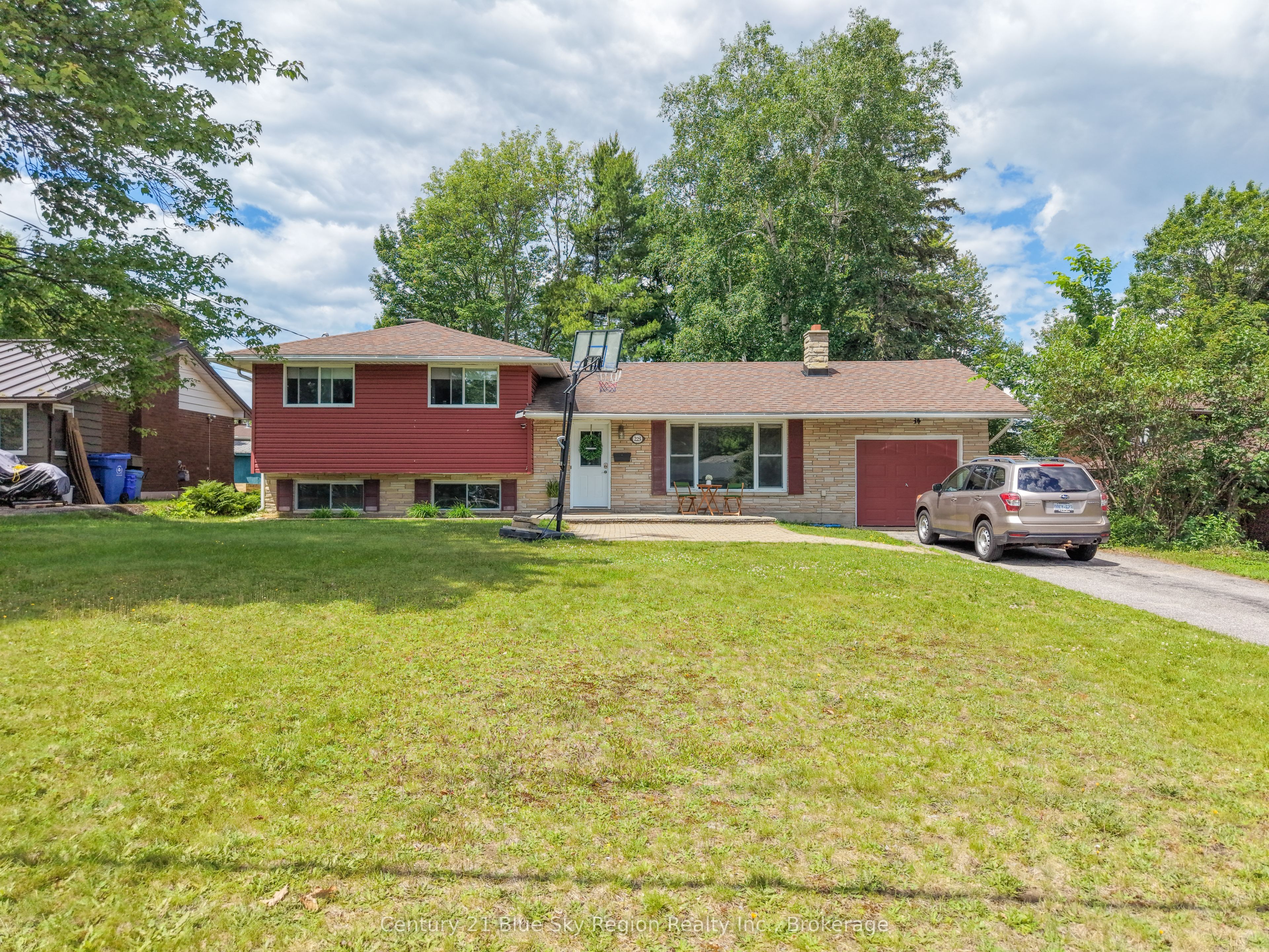 225 Reginald Road, North Bay, ON P1A 3B3
