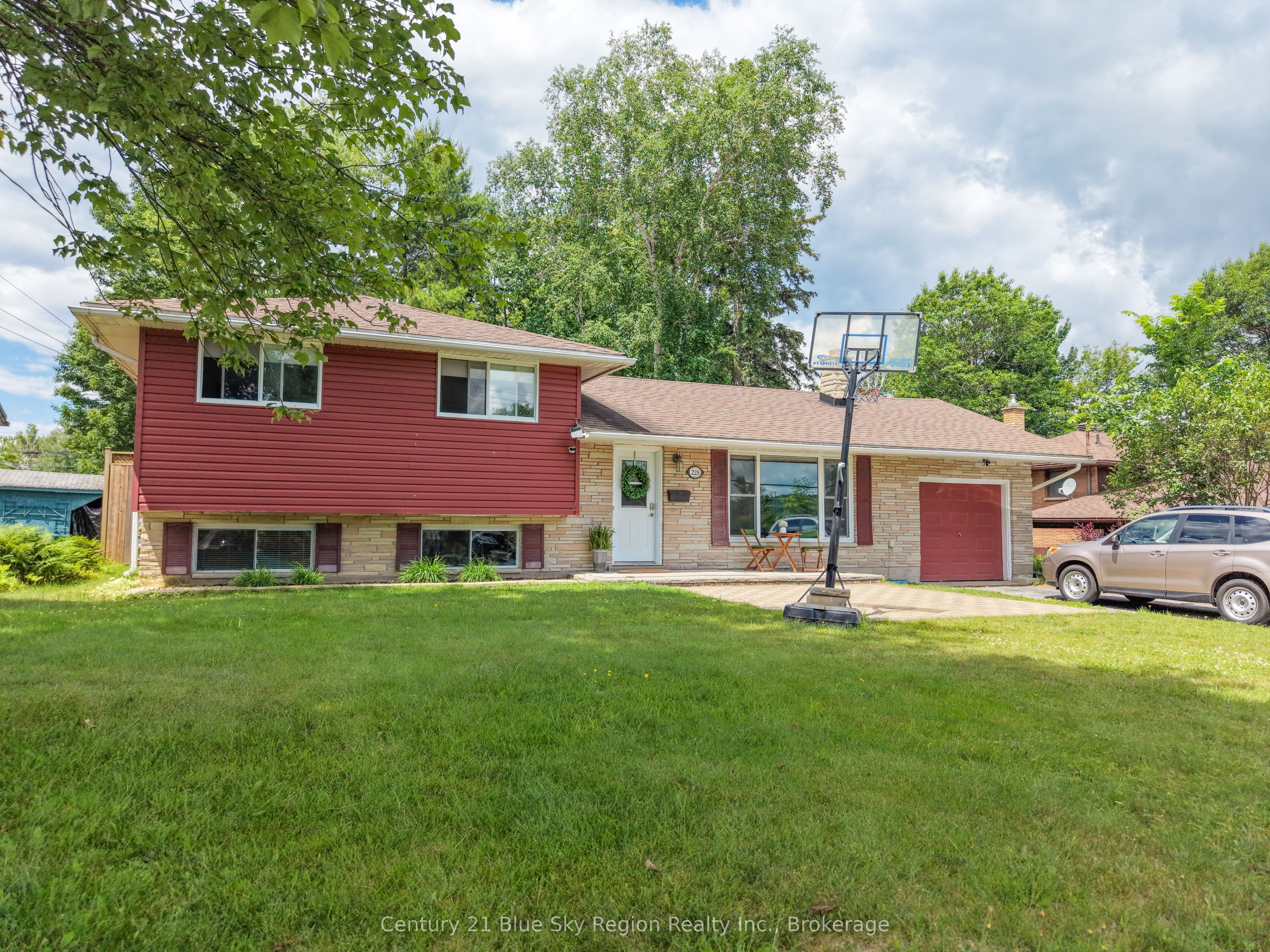 225 Reginald Road, North Bay, ON P1A 3B3 photo 2