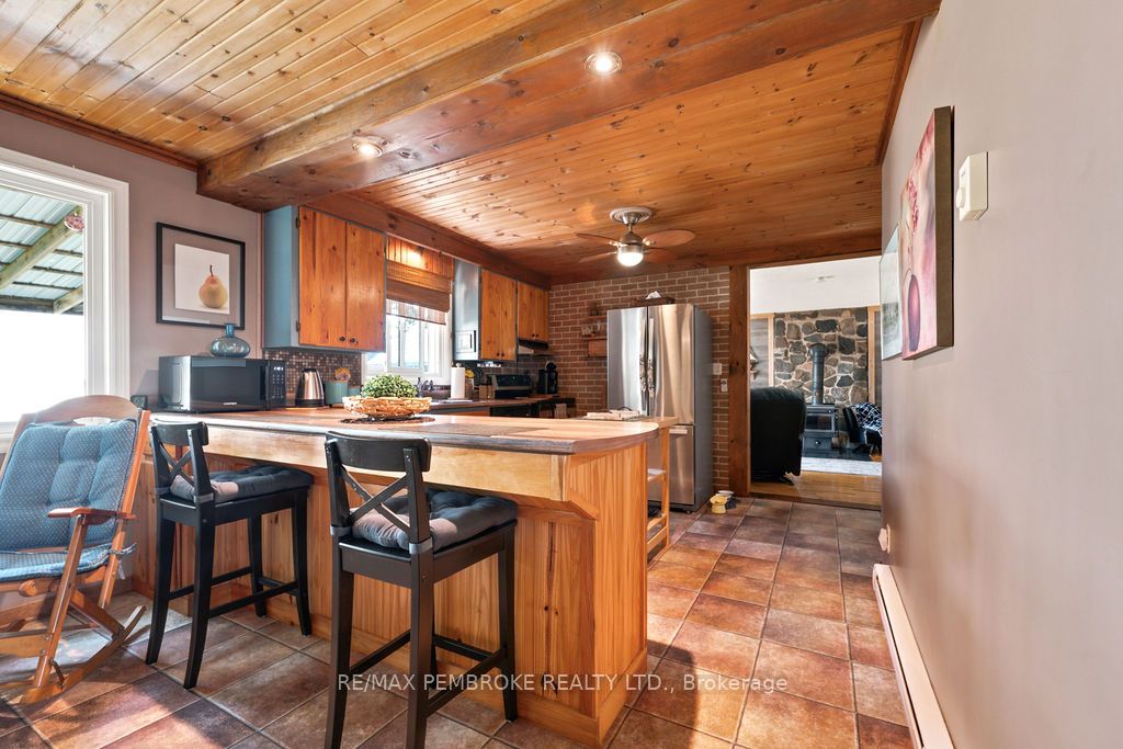 1213 Burns Drive, Laurentian Valley, ON K8A 7M9 photo 4