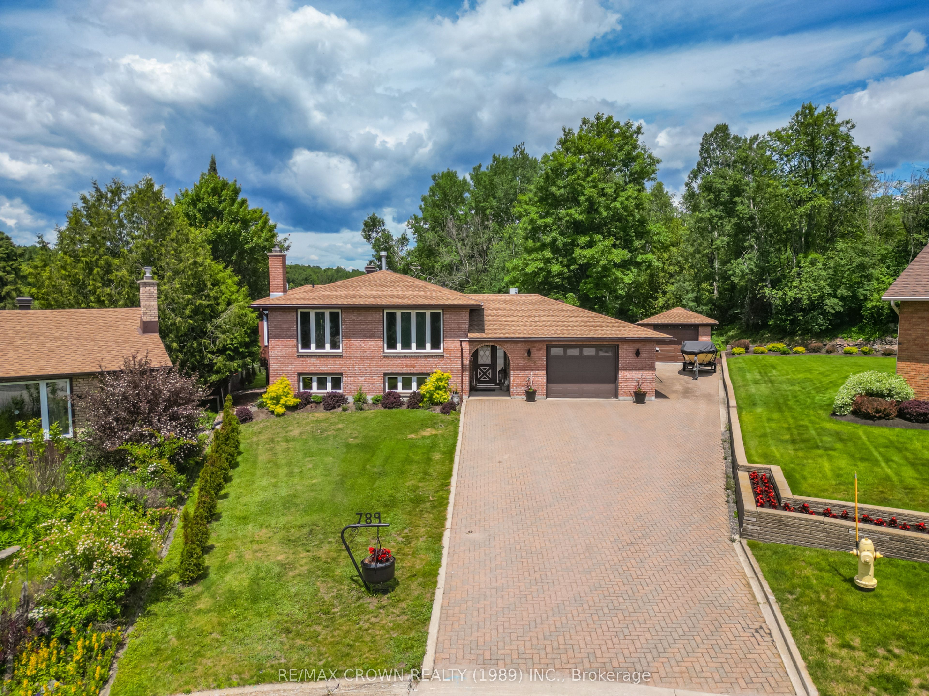 789 Laurentian Avenue, North Bay, ON P1B 7V1