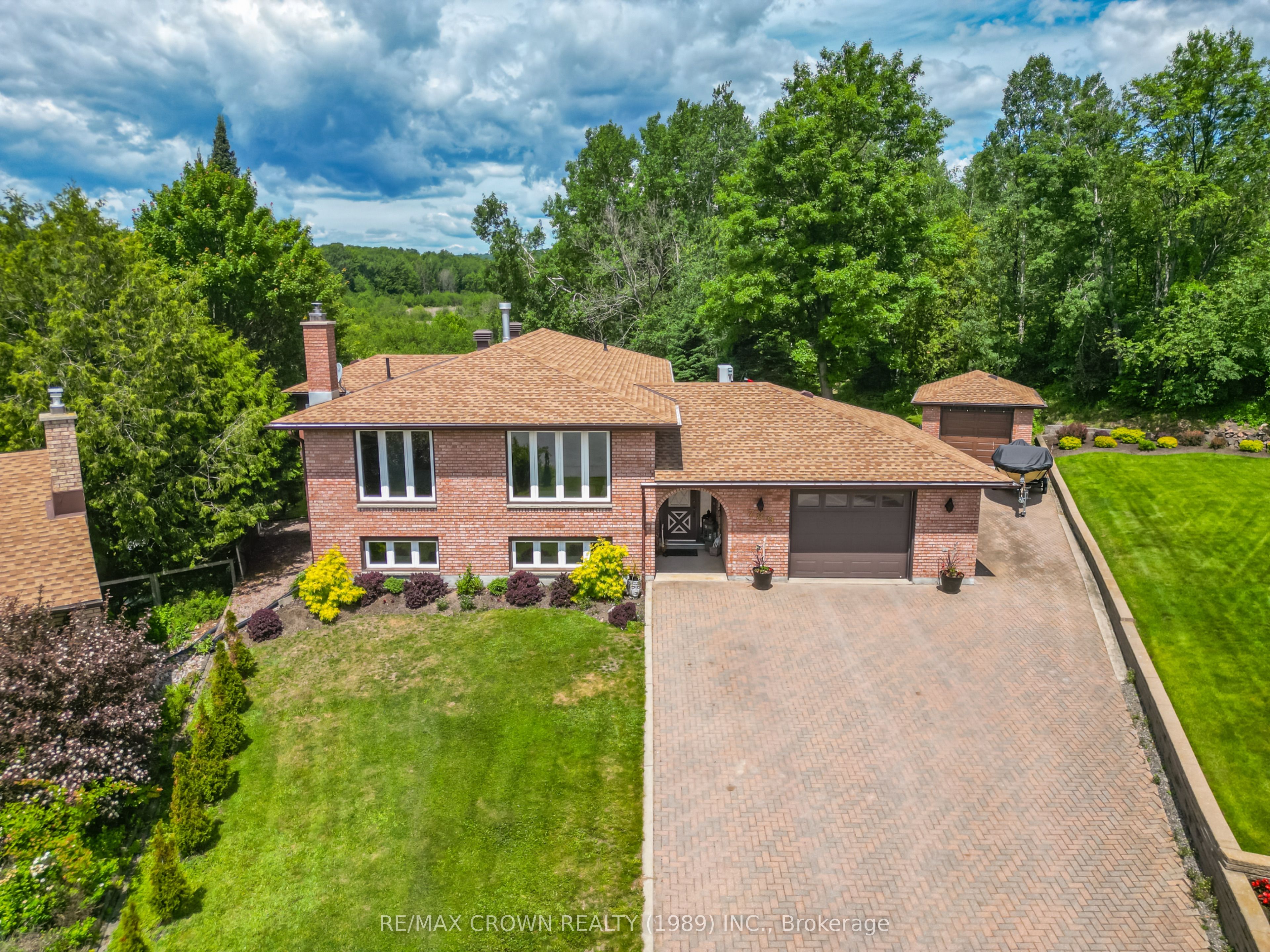 789 Laurentian Avenue, North Bay, ON P1B 7V1 photo 2