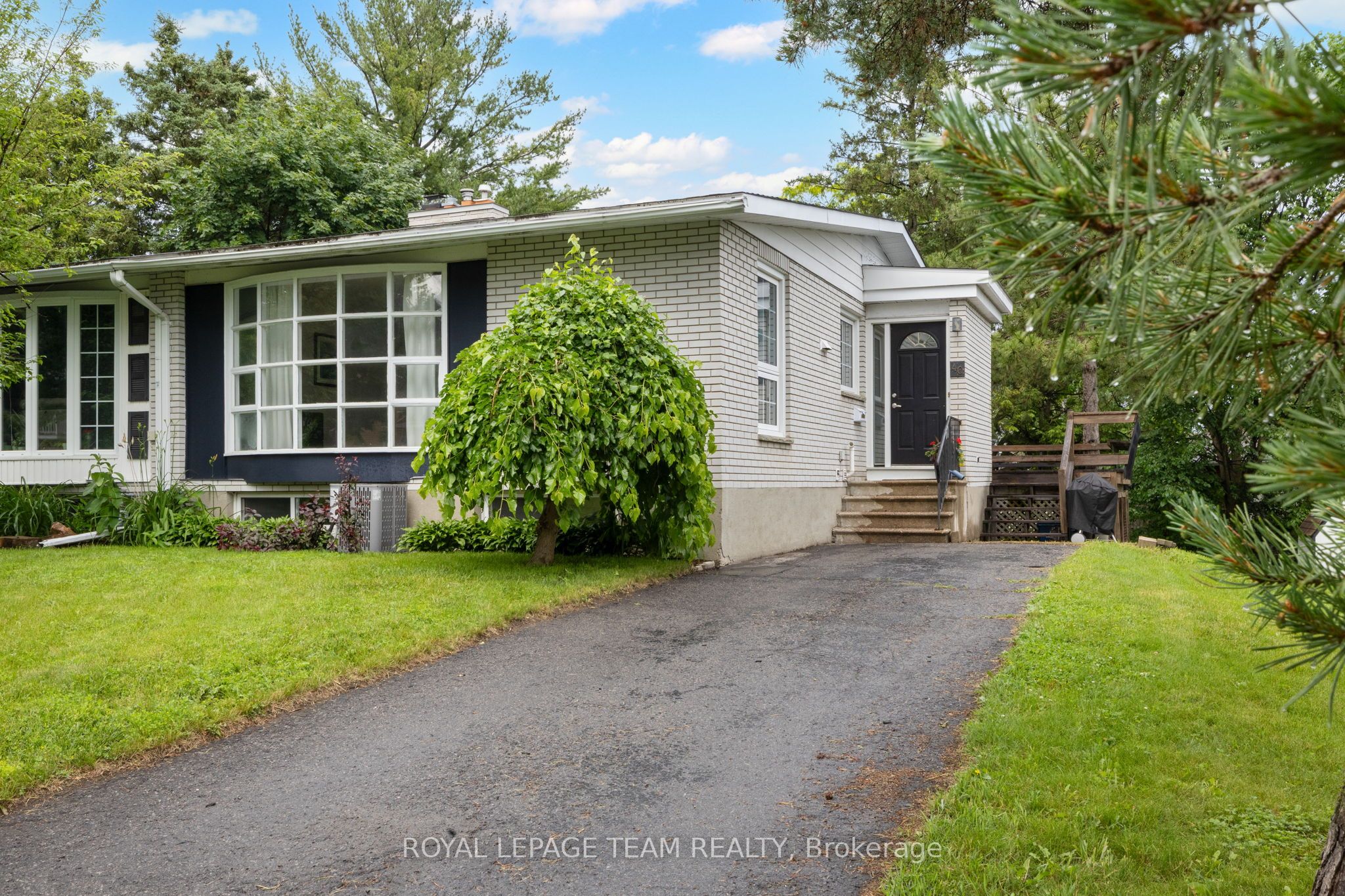 40 Woodmount Crescent, Cityview - Parkwoods Hills - Rideau Shore, ON K2E 5R1