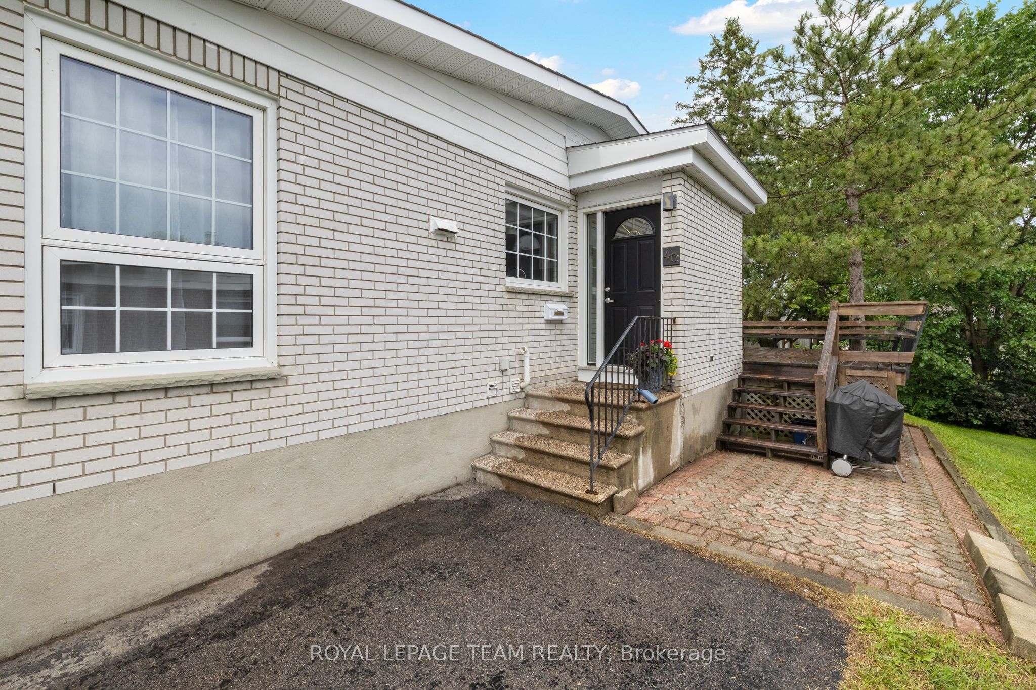40 Woodmount Crescent, Cityview - Parkwoods Hills - Rideau Shore, ON K2E 5R1 photo 3