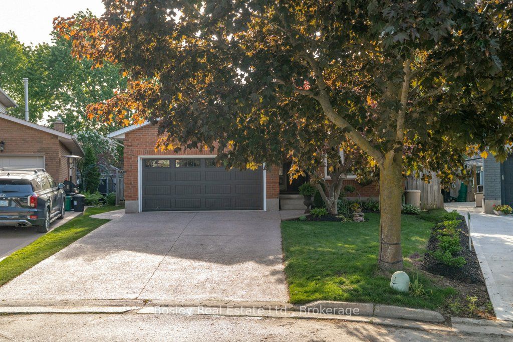 44 Windermere Court, Kitchener, ON N2N 2W4