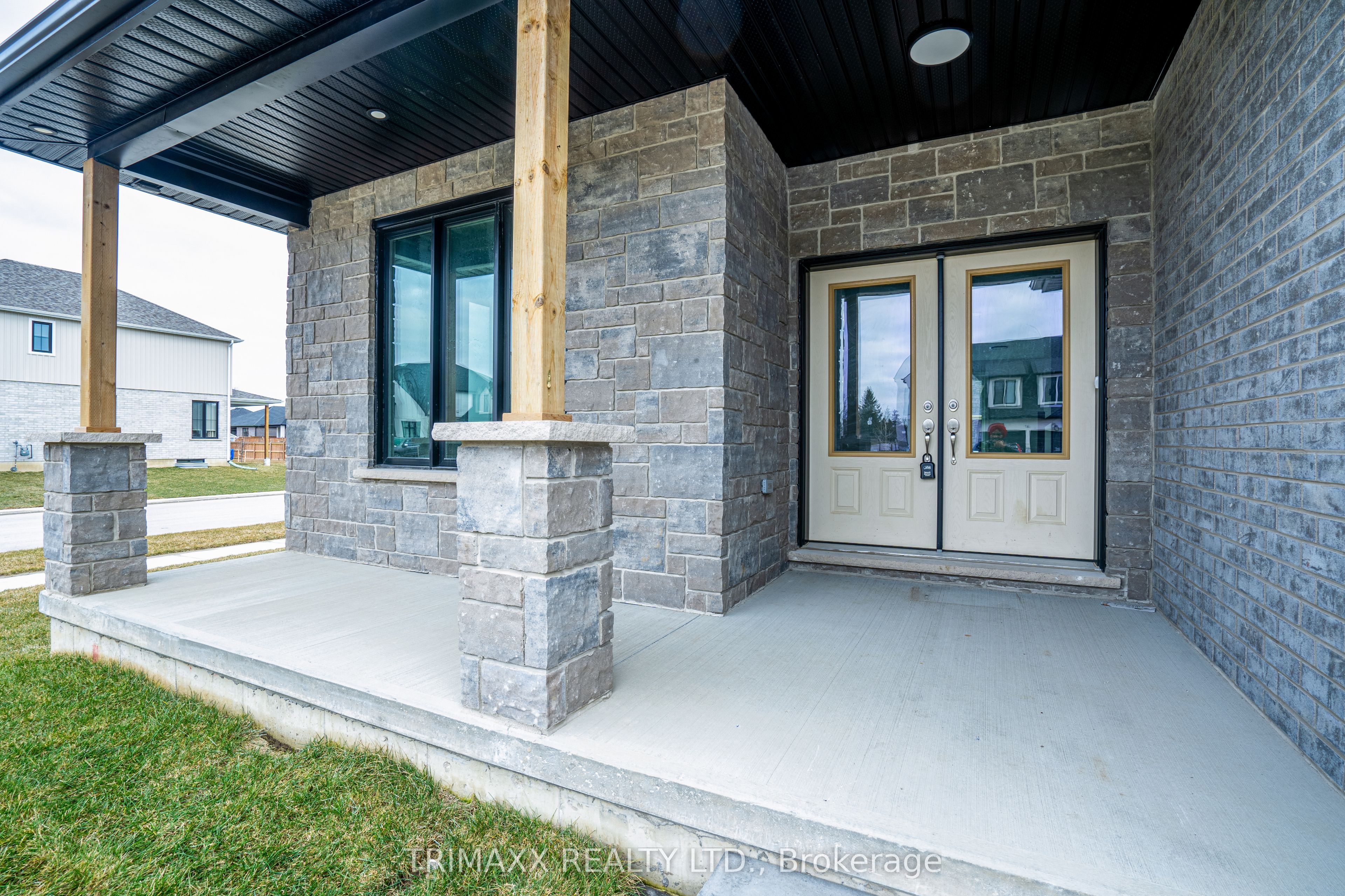 188 Foxborough Place, Thames Centre, ON N0M 2P0 photo 5