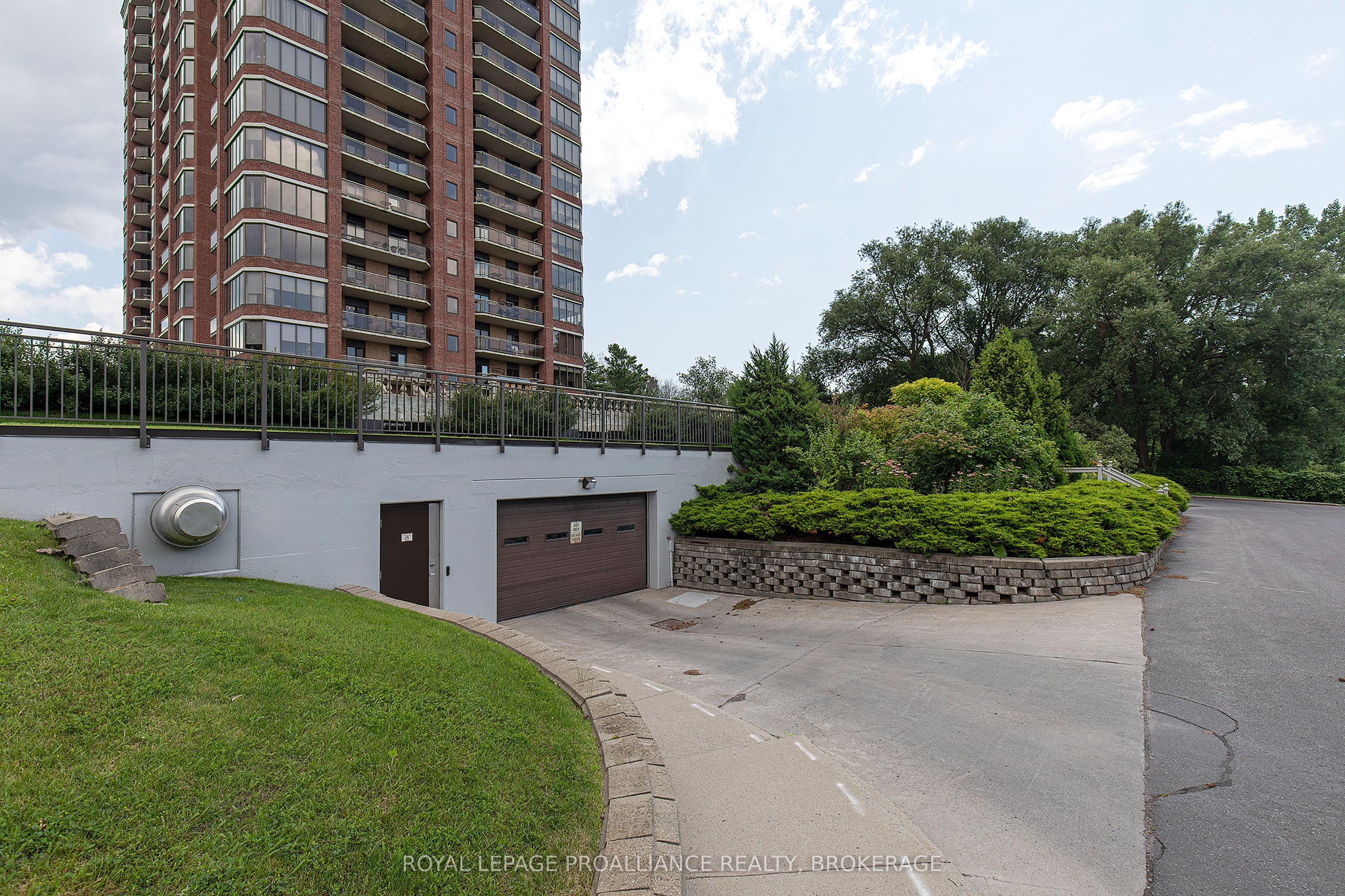 1000 King Street W 1302, Kingston, ON K7M 8H3 photo 3