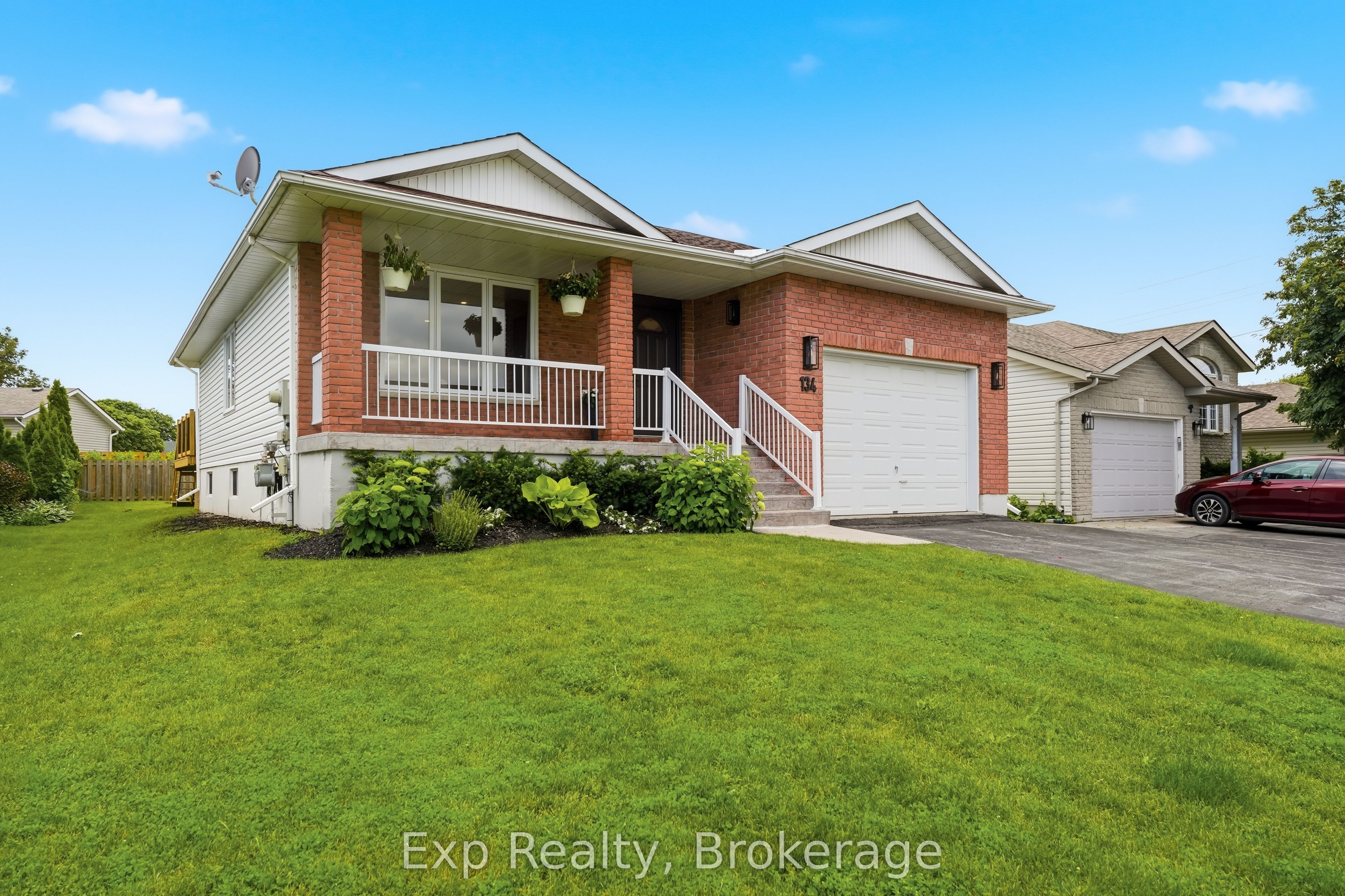 134 Finch Drive, Belleville, ON K8P 5L4 photo 2