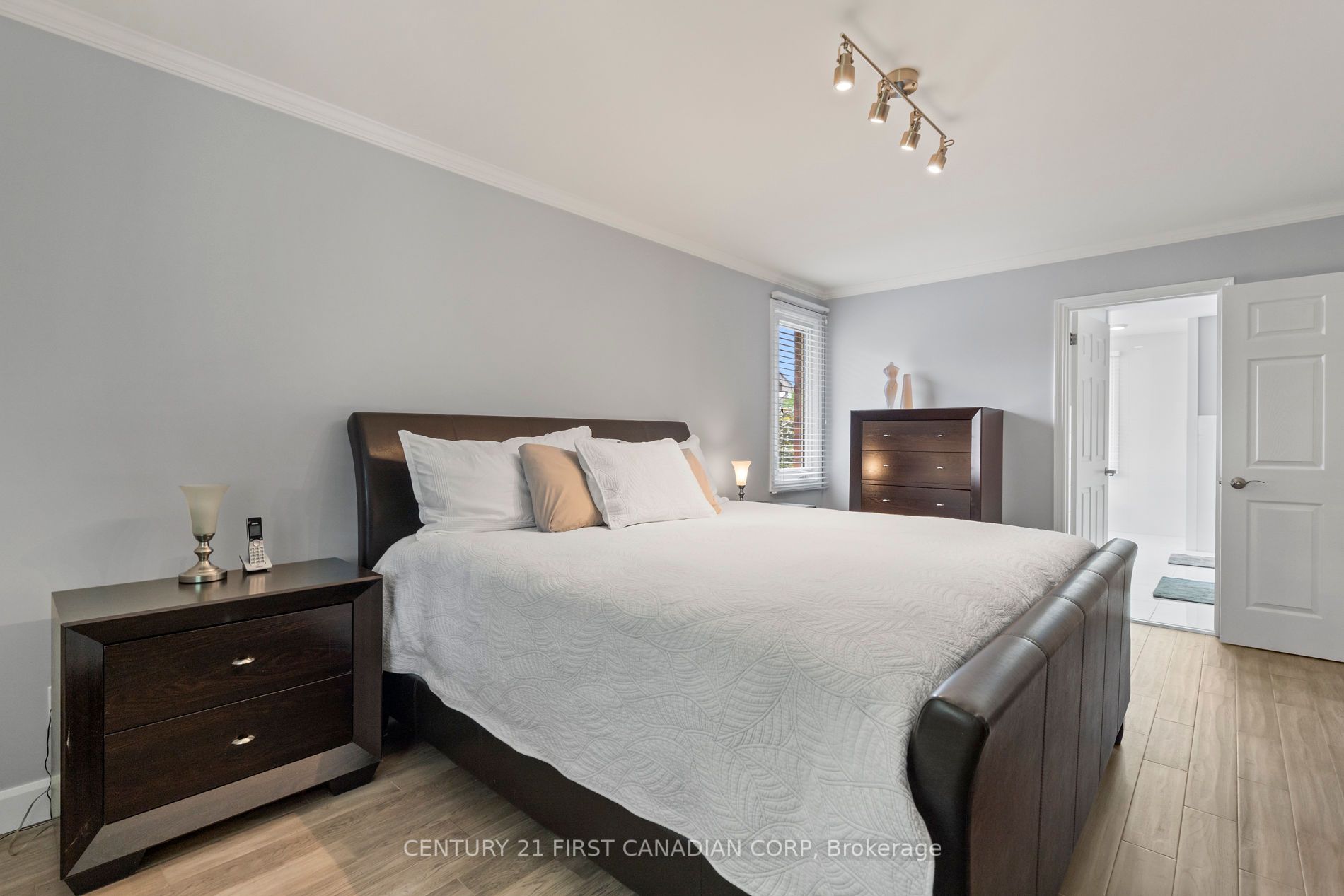 1677 Phillbrook Crescent, London North, ON N5X 2Z4 photo 3