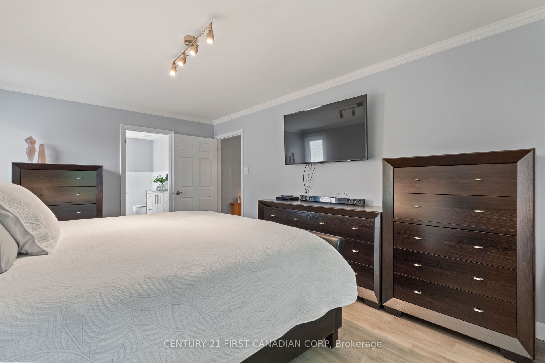 1677 Phillbrook Crescent, London North, ON N5X 2Z4 photo 4