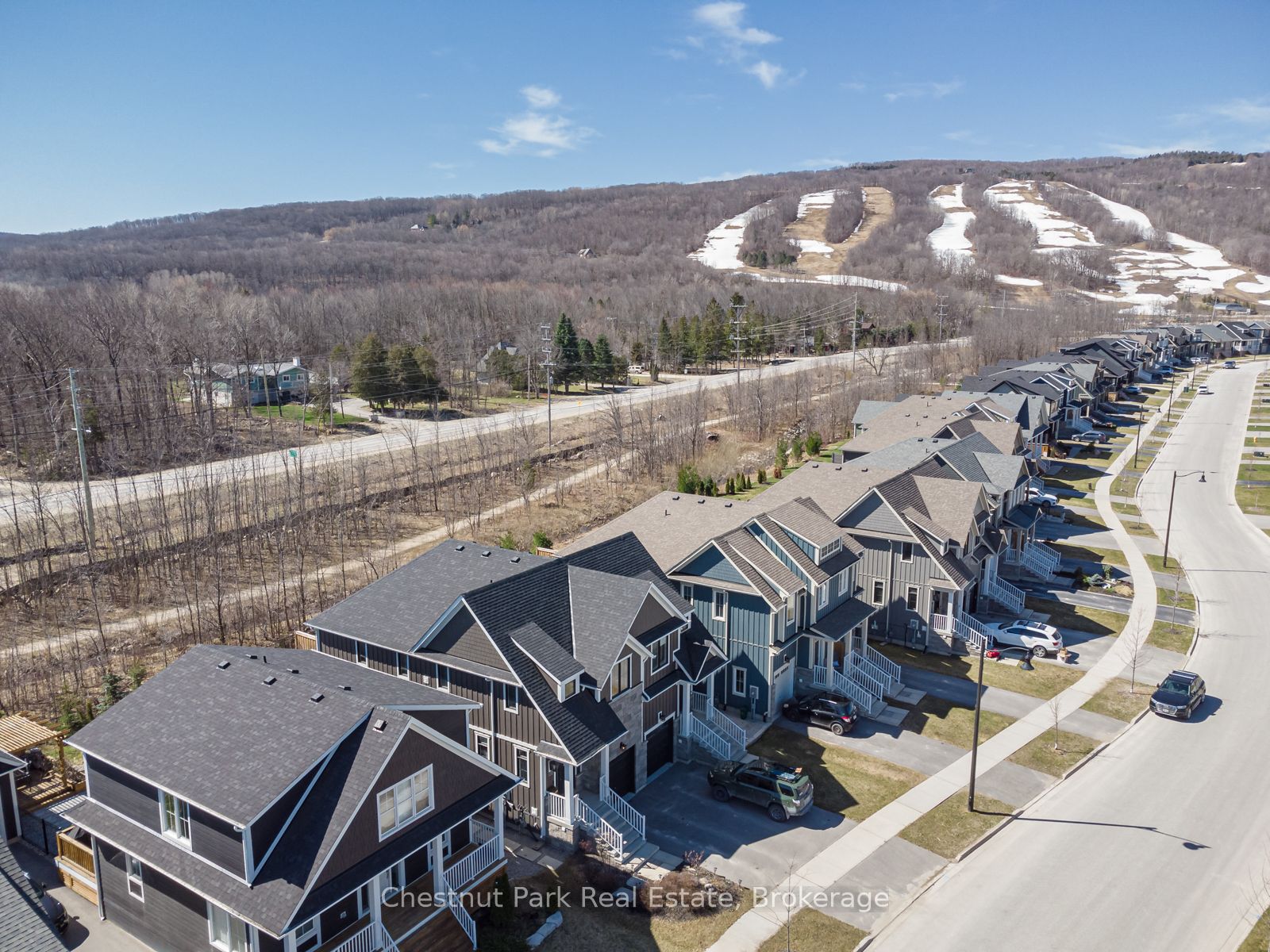 132 Yellow Birch Crescent, Blue Mountains, ON L9Y 0Y5 photo 2